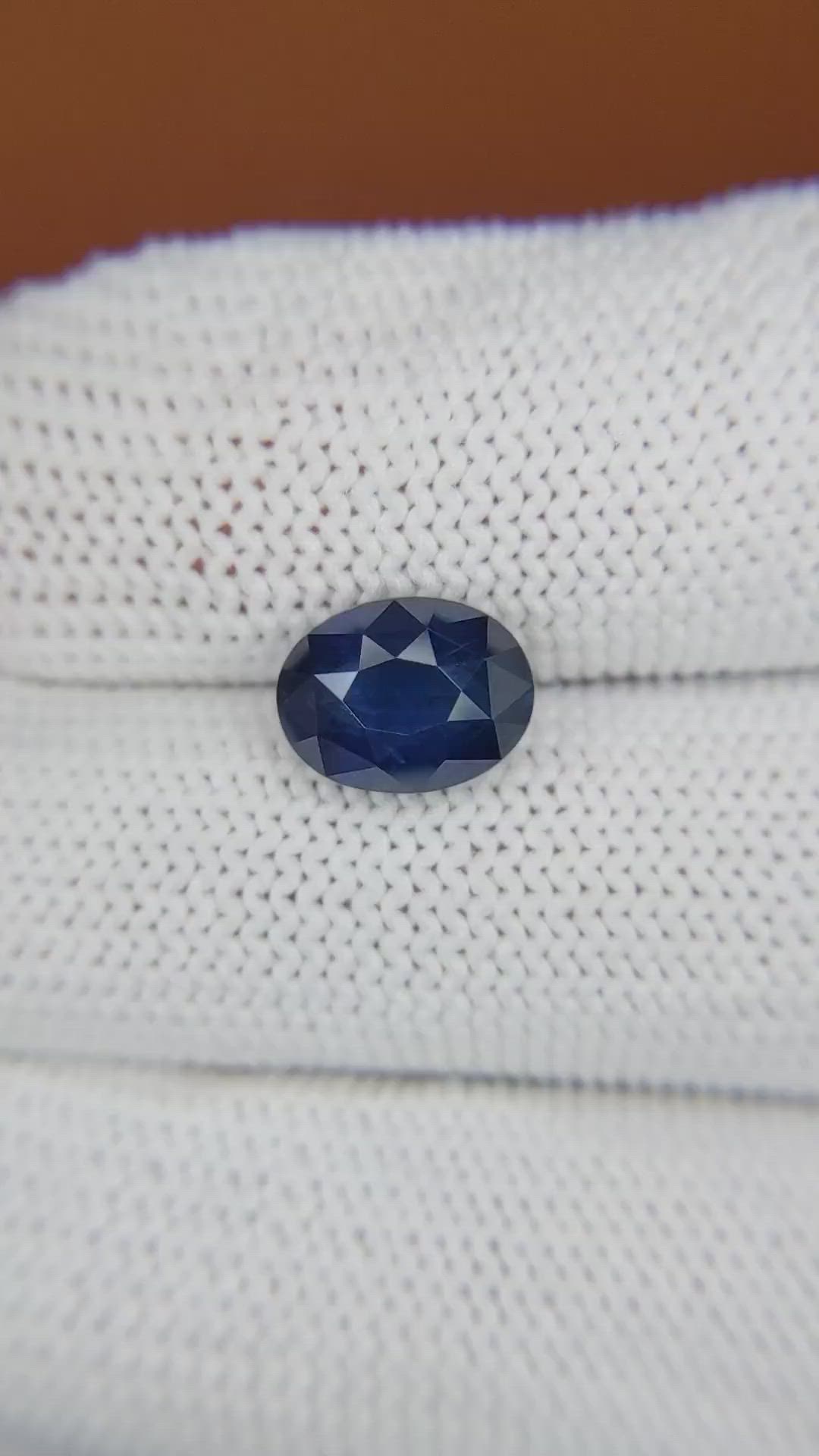 3.18 Ct. Blue Sapphire from Ceylon (Sri Lanka) Size Video