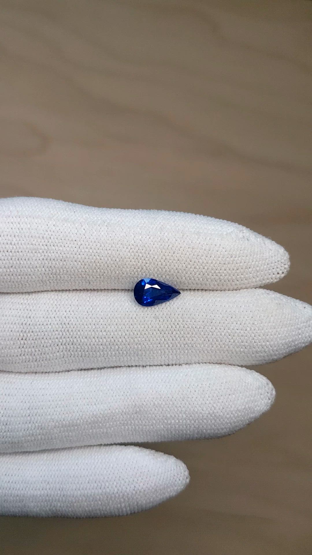 1.05 Ct. Blue Sapphire from Ceylon (Sri Lanka) Size Video