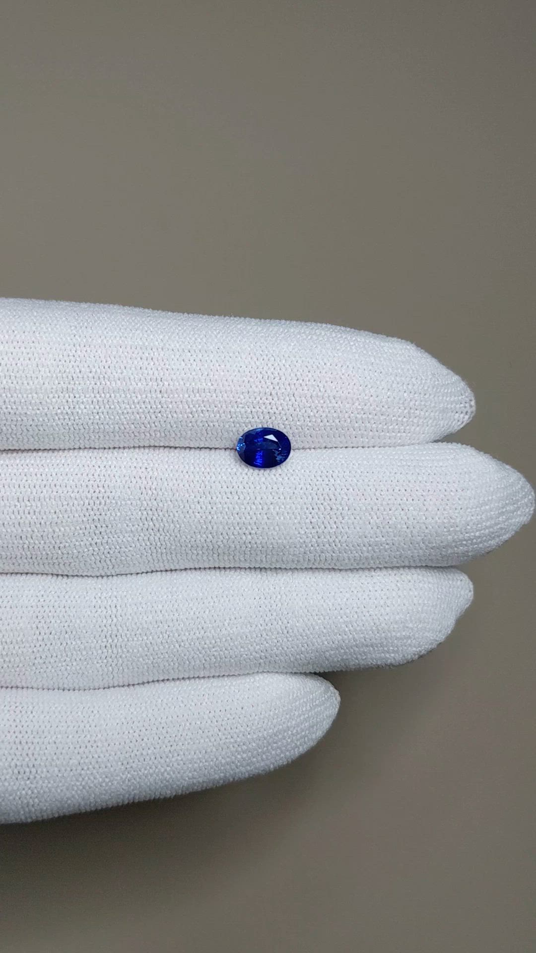 1.27 Ct. Blue Sapphire from Ceylon (Sri Lanka) Size Video