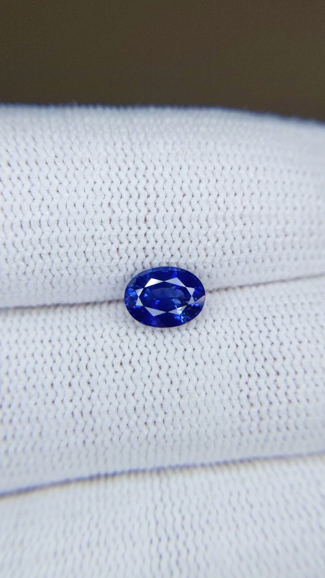 1.27 Ct. Blue Sapphire from Ceylon (Sri Lanka) Size Video