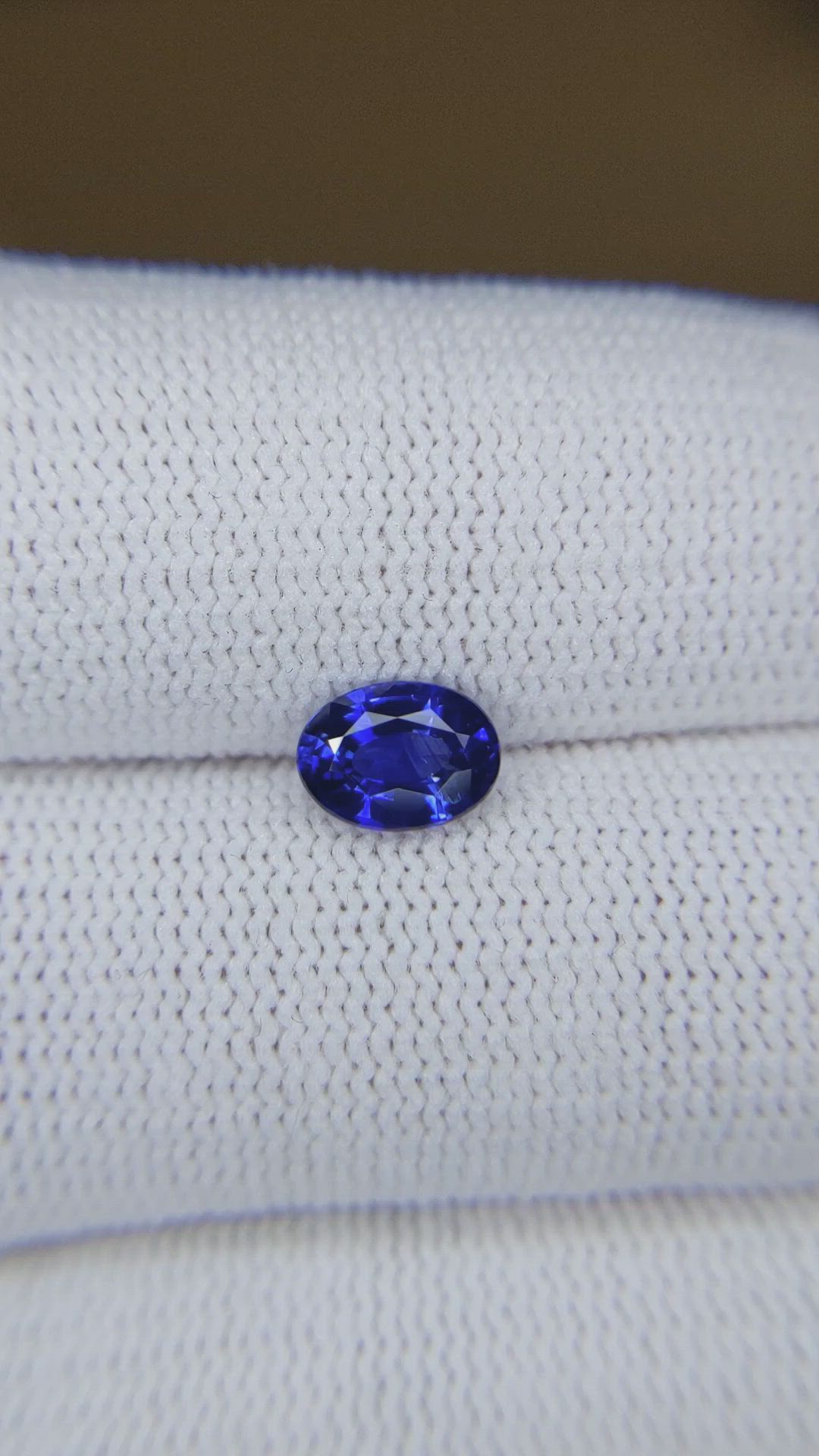 1.07 Ct. Blue Sapphire from Ceylon (Sri Lanka) Size Video