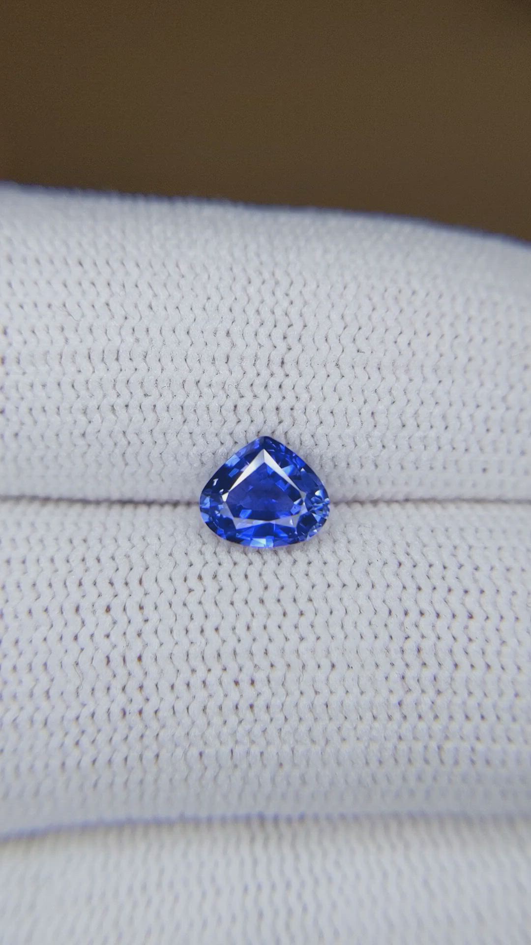 1.13 Ct. Blue Sapphire from Ceylon (Sri Lanka) Size Video