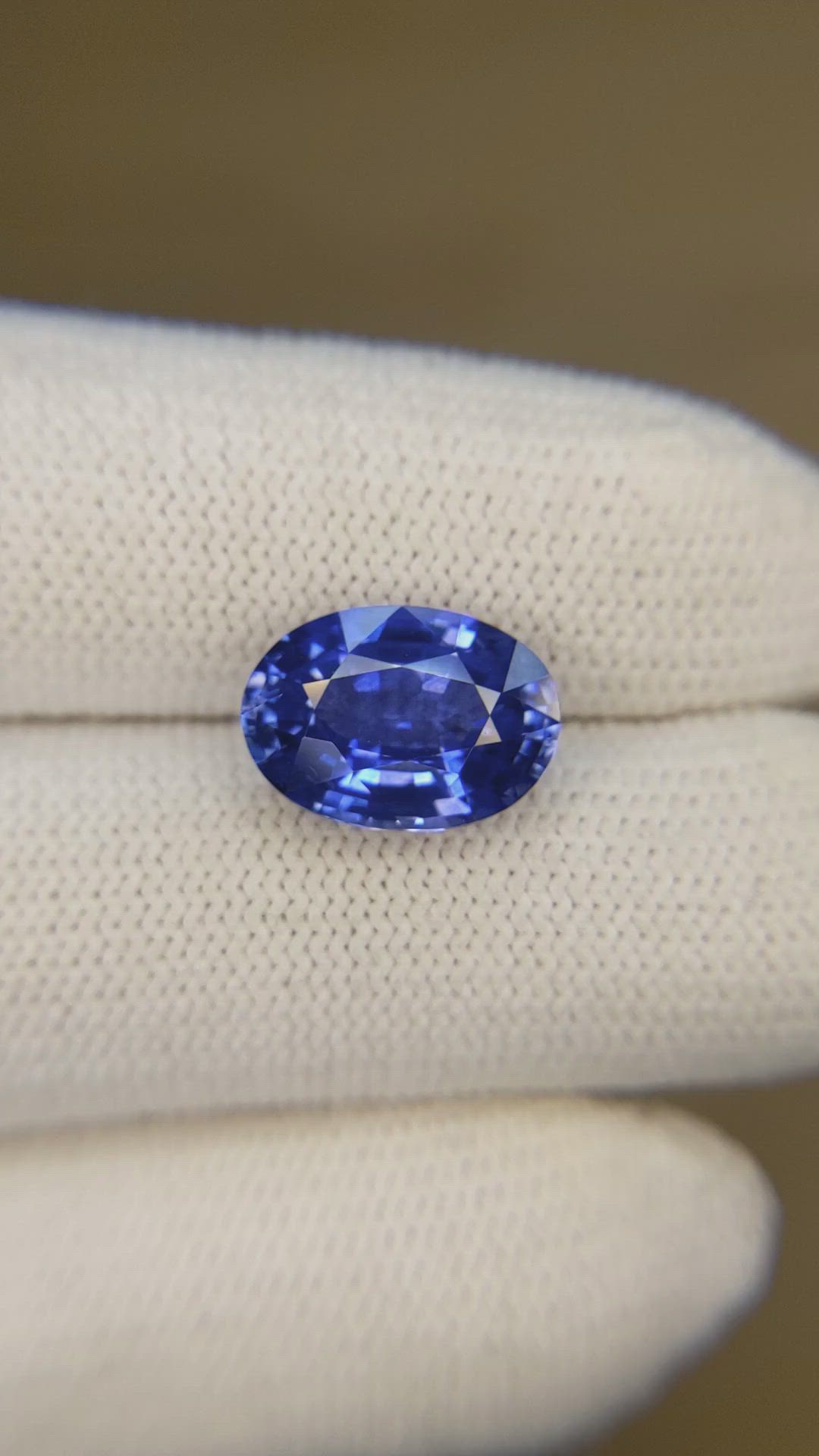 4.63 Ct. Blue Sapphire from Ceylon (Sri Lanka) Size Video