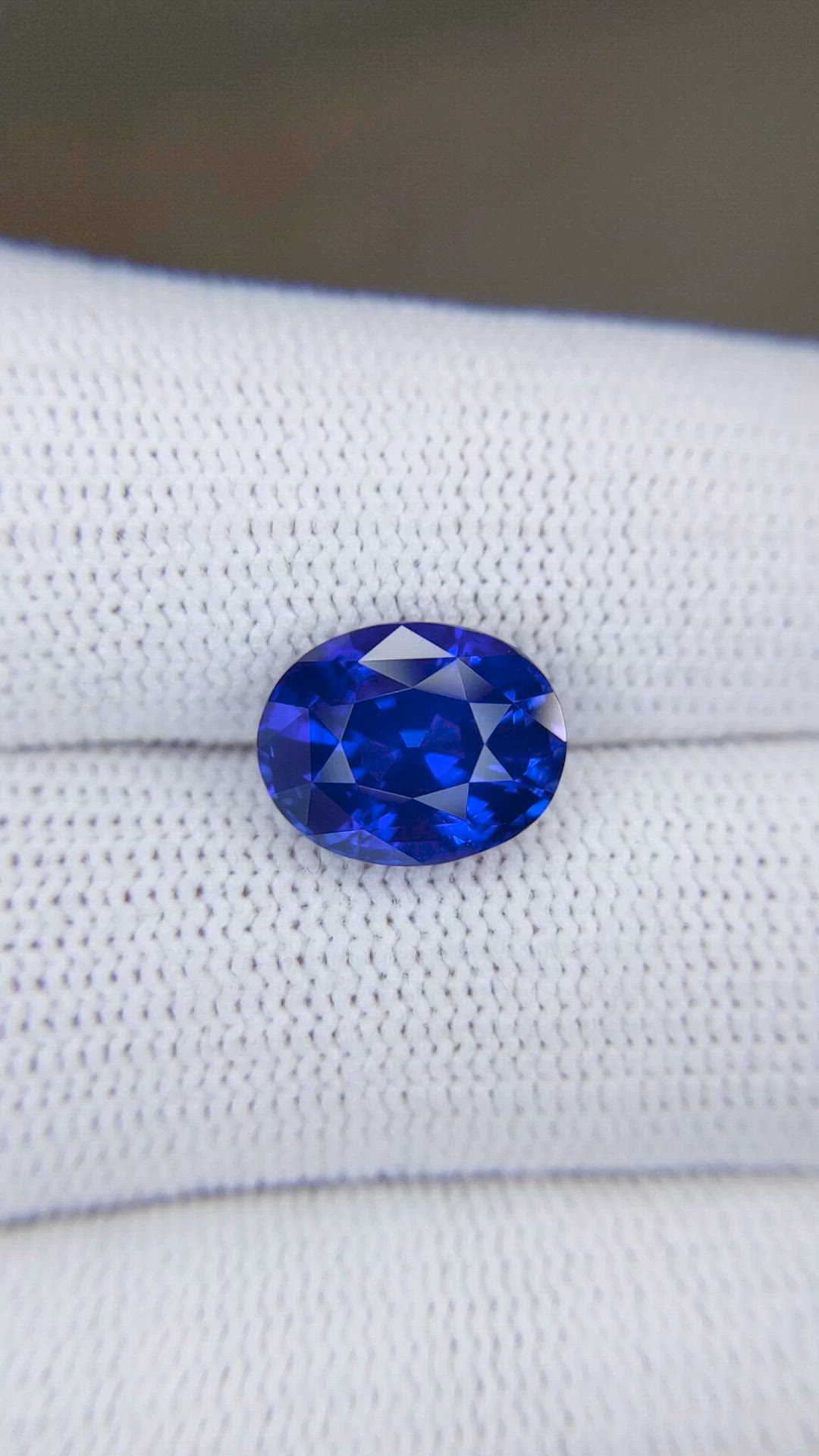 5.14 Ct. Blue Sapphire from Ceylon (Sri Lanka) Size Video