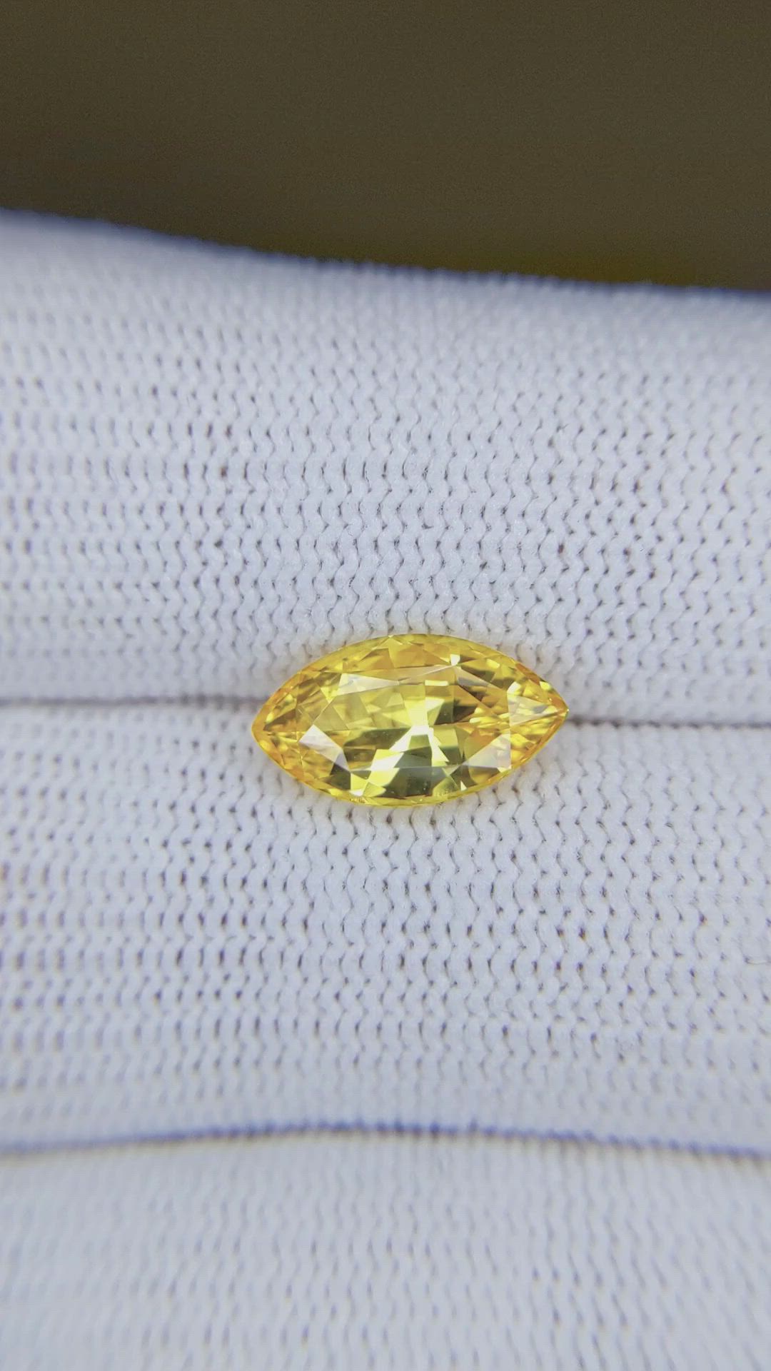 2.52 Ct. Yellow Sapphire from Ceylon (Sri Lanka) Size Video