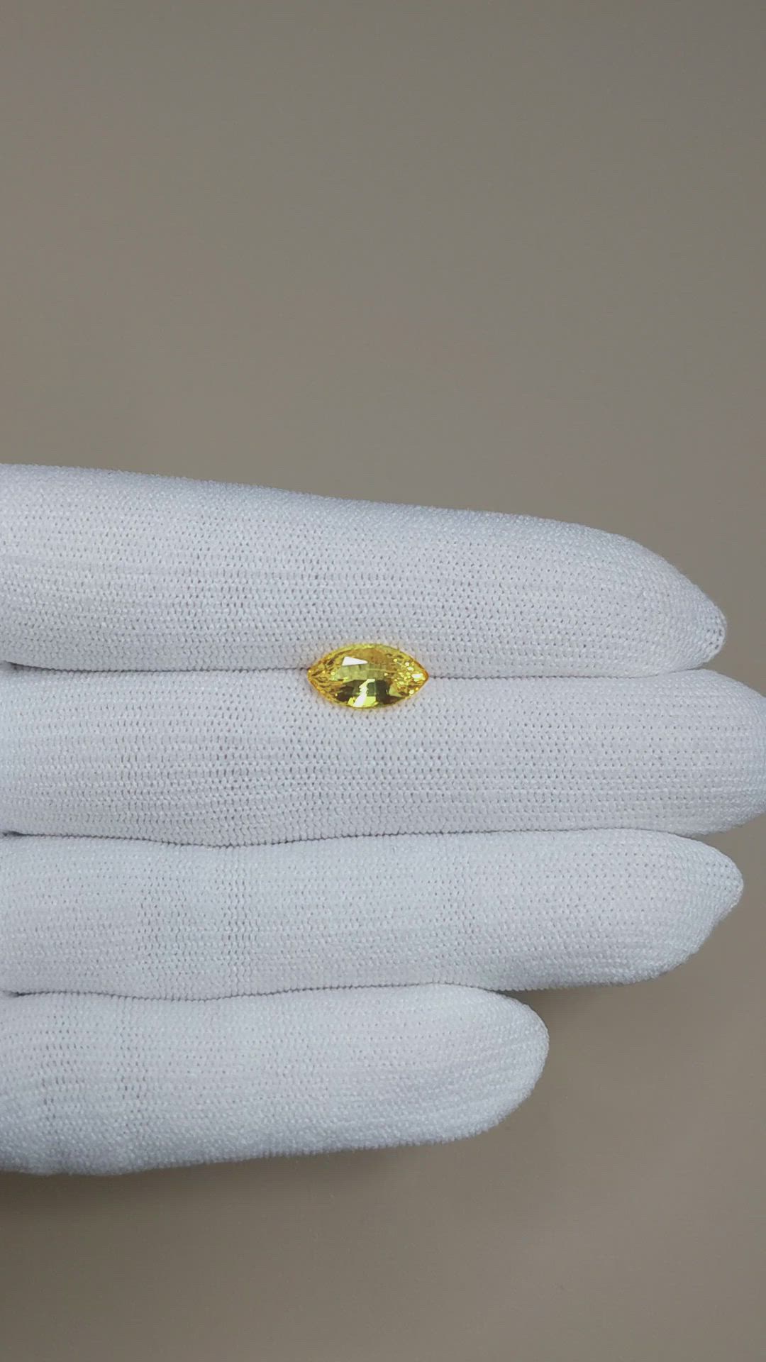 2.52 Ct. Yellow Sapphire from Ceylon (Sri Lanka) Size Video