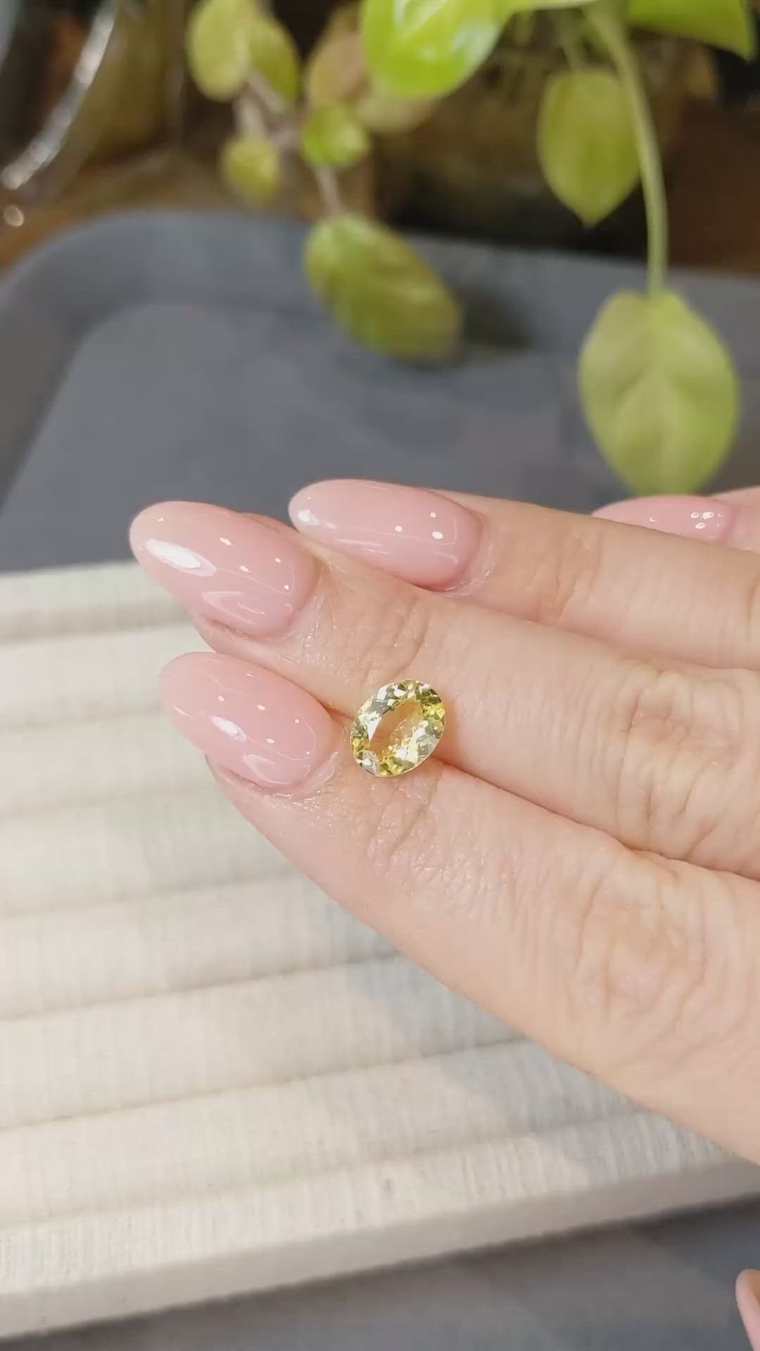 2.00 Ct. Yellow Sapphire from Ceylon (Sri Lanka) Size Video