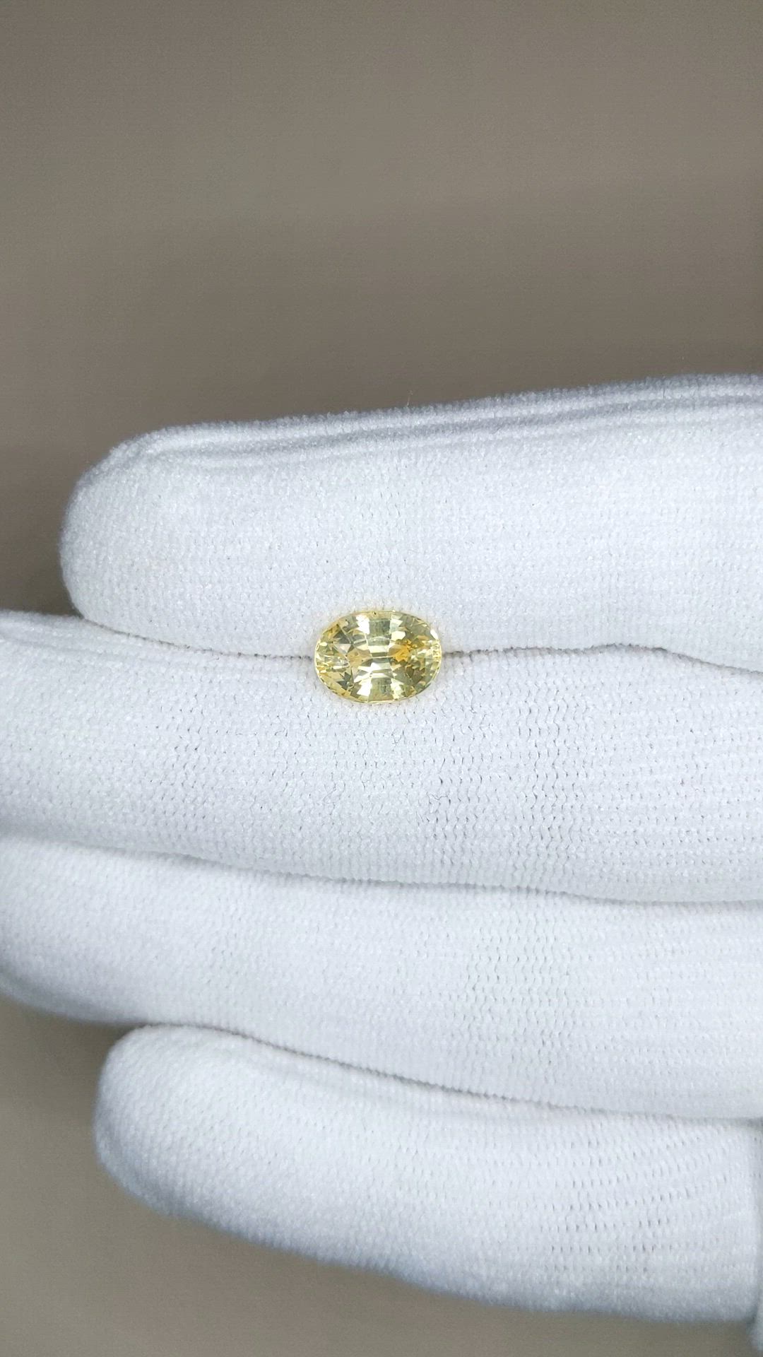 2.24 Ct. Yellow Sapphire from Ceylon (Sri Lanka) Size Video