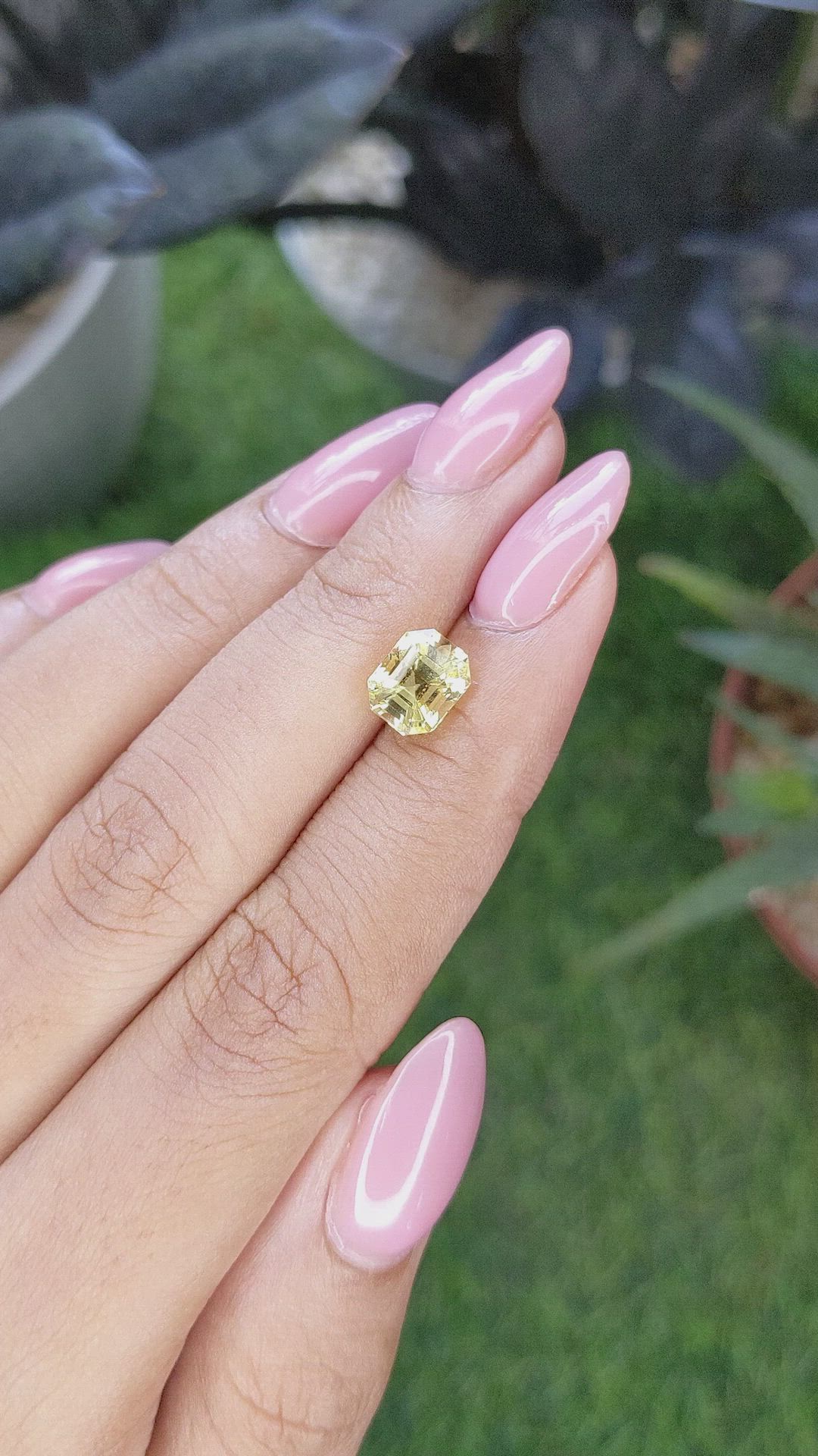 2.58 Ct. Yellow Sapphire from Ceylon (Sri Lanka) Size Video