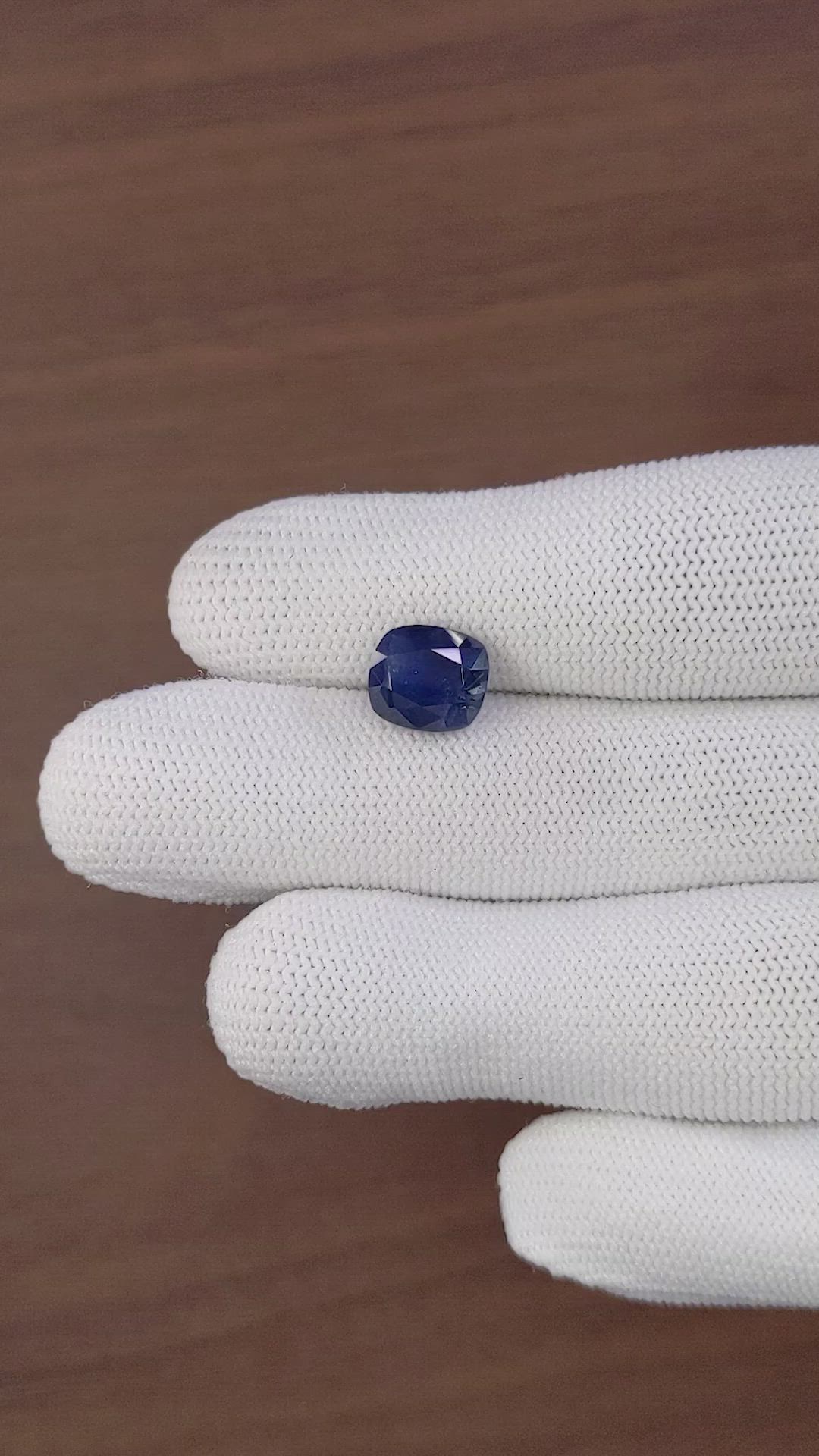 5.55 Ct. Greenish Blue Sapphire from Ceylon (Sri Lanka) Size Video