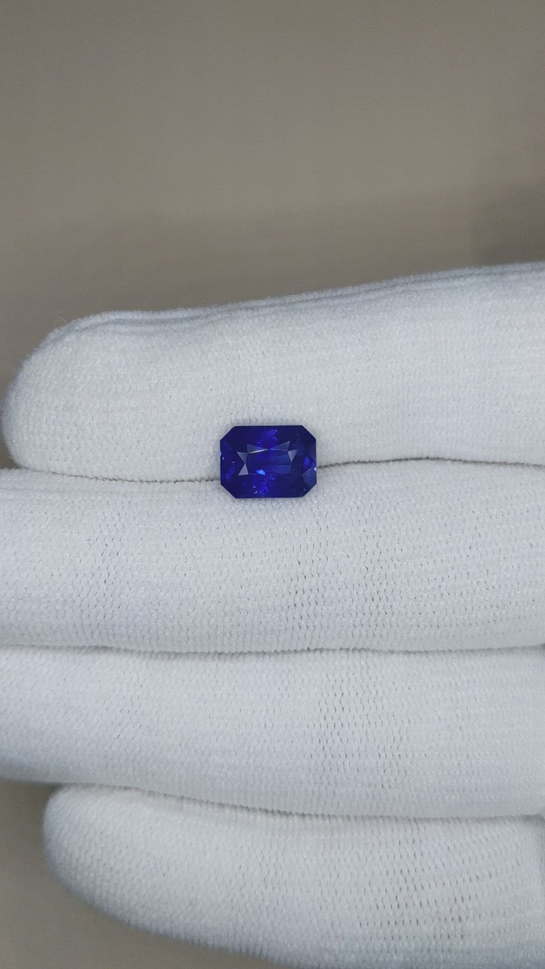 4.14 Ct. Blue Sapphire from Ceylon (Sri Lanka) Size Video