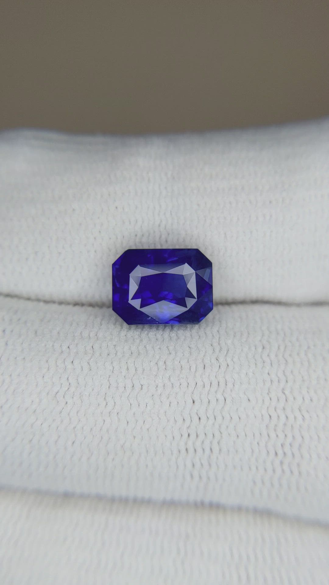 4.14 Ct. Blue Sapphire from Ceylon (Sri Lanka) Size Video
