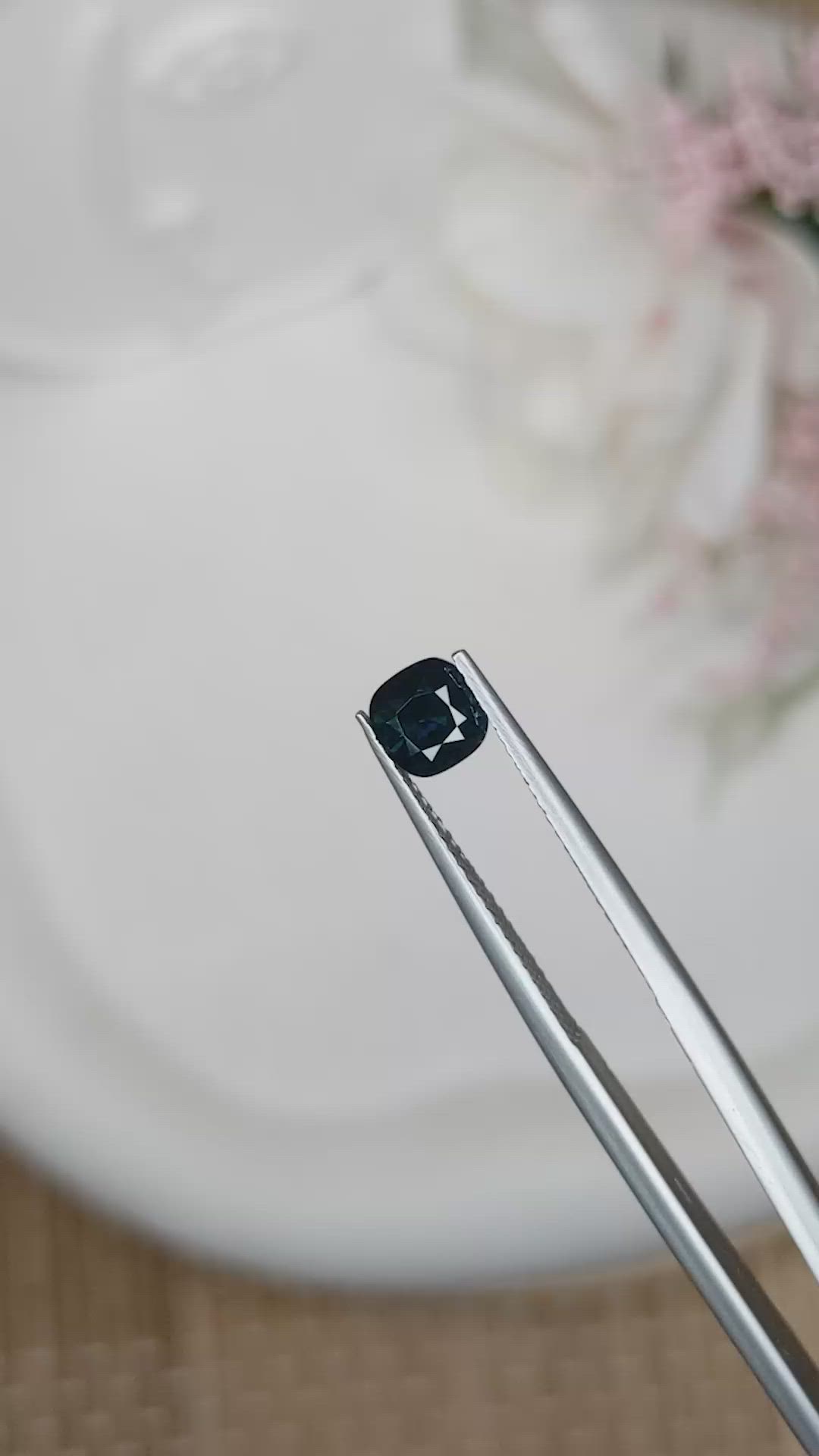 1.00 Ct. Greenish Blue Sapphire from Ceylon (Sri Lanka) Size Video