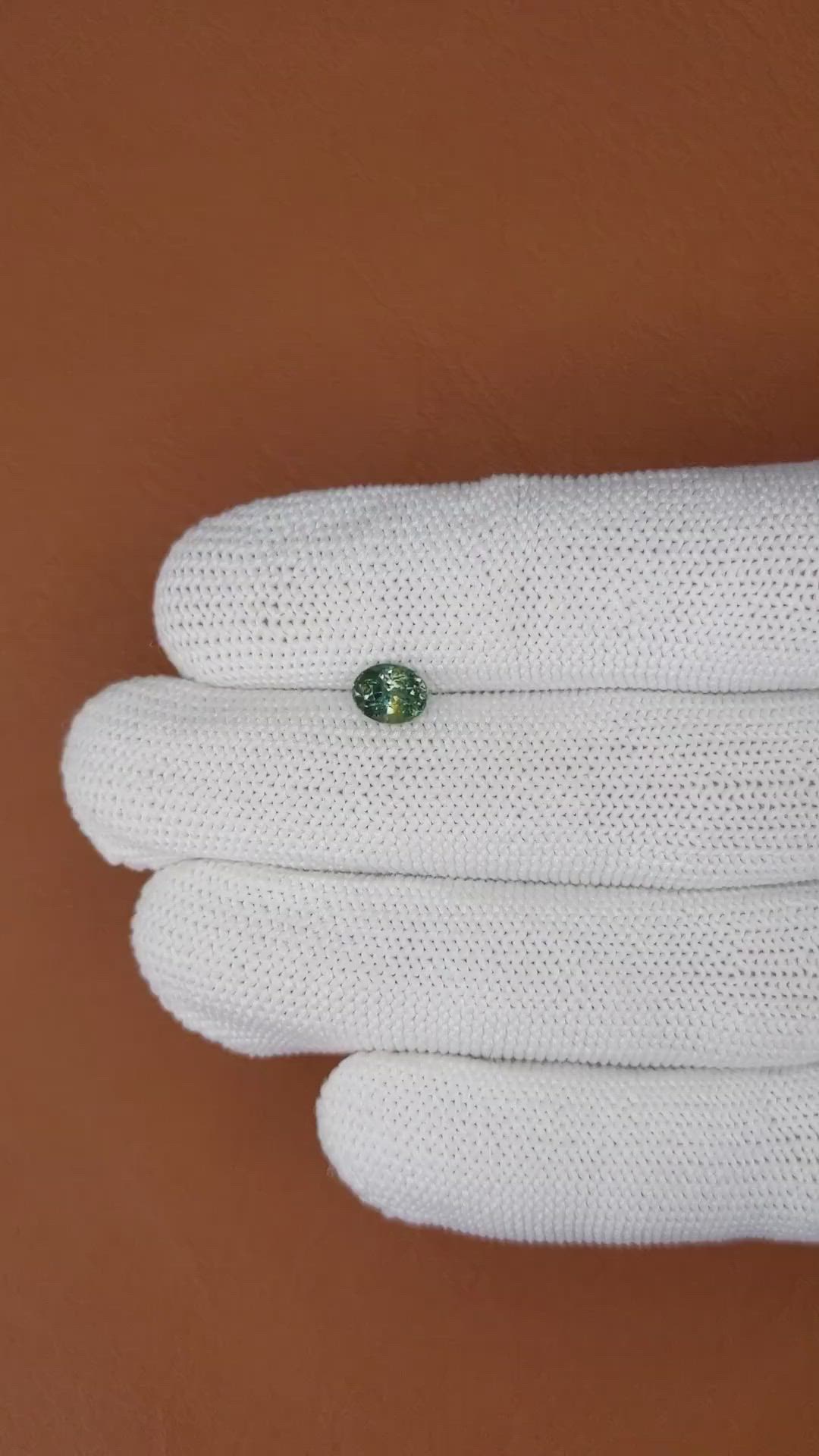 1.06 Ct. Bi Color / Parti Sapphire from Ceylon (Sri Lanka) Size Video