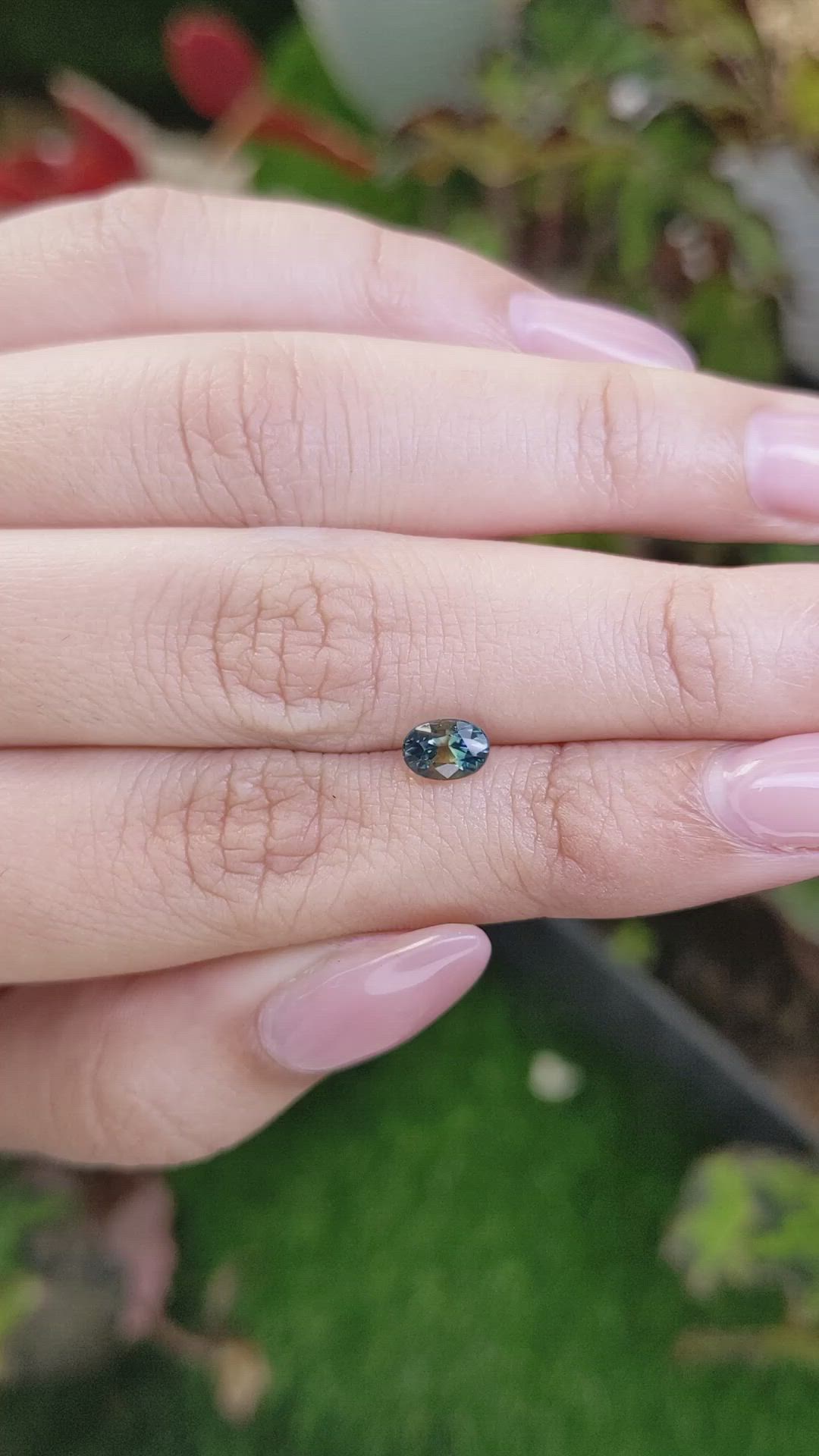 0.90 Ct. Bi Color / Parti Sapphire from Ceylon (Sri Lanka) Size Video