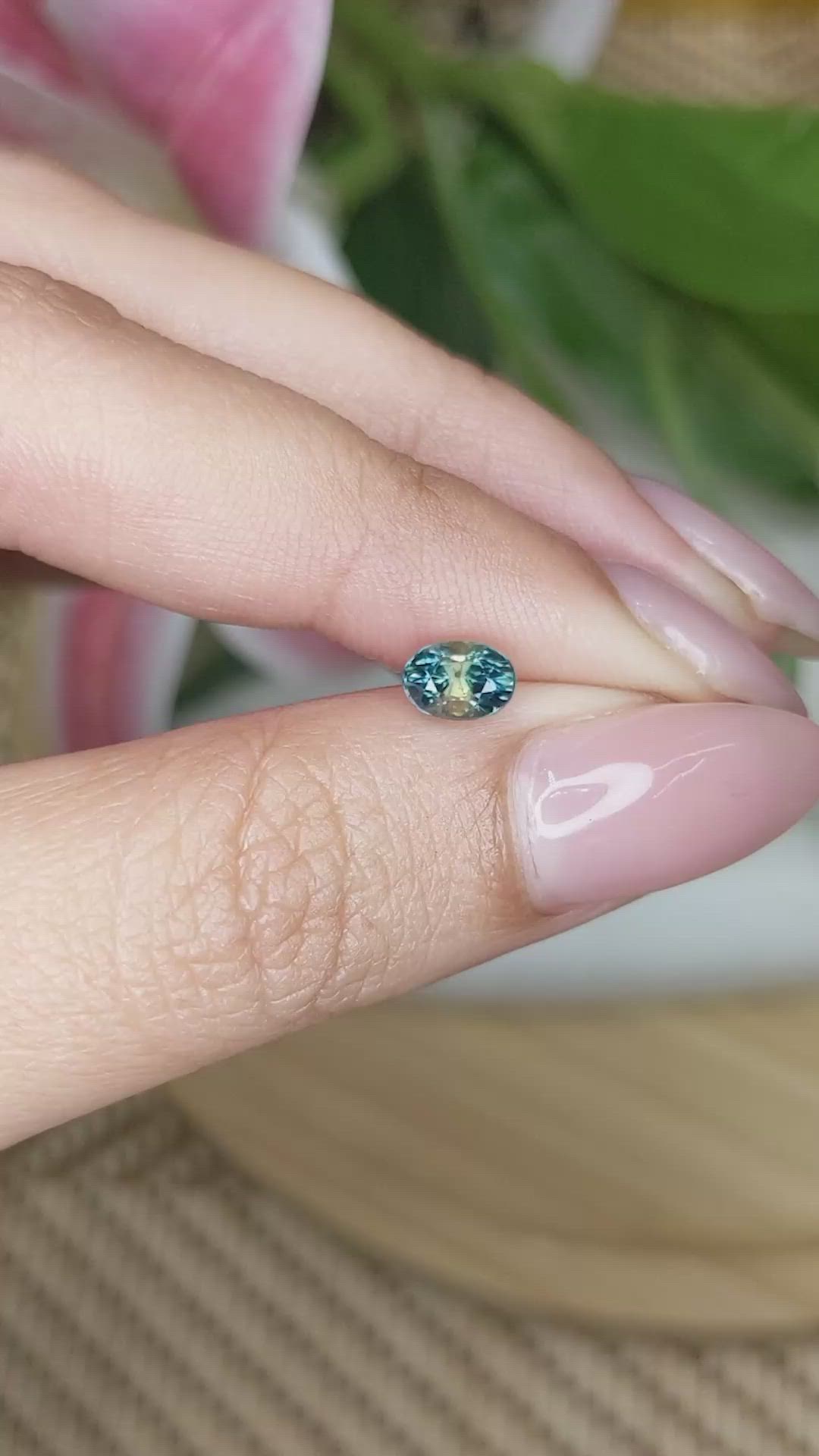 0.90 Ct. Bi Color / Parti Sapphire from Ceylon (Sri Lanka) Size Video
