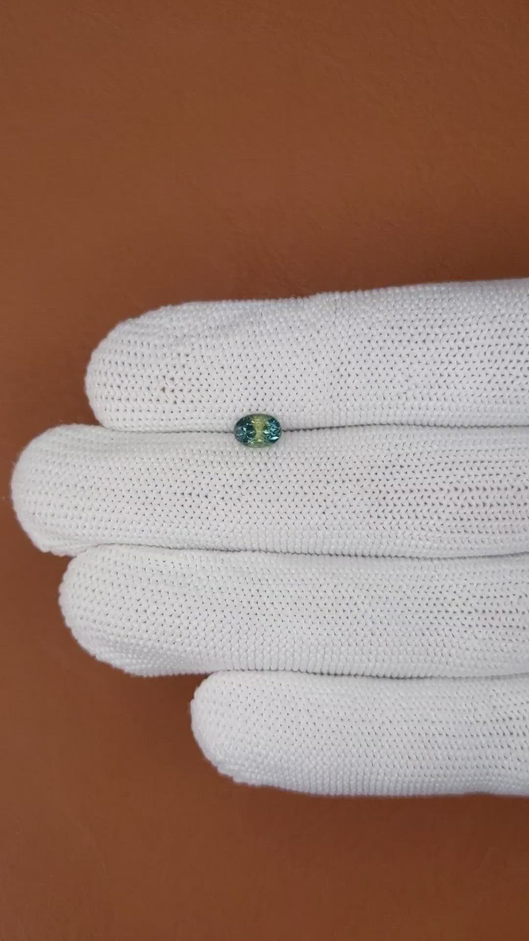 0.90 Ct. Bi Color / Parti Sapphire from Ceylon (Sri Lanka) Size Video