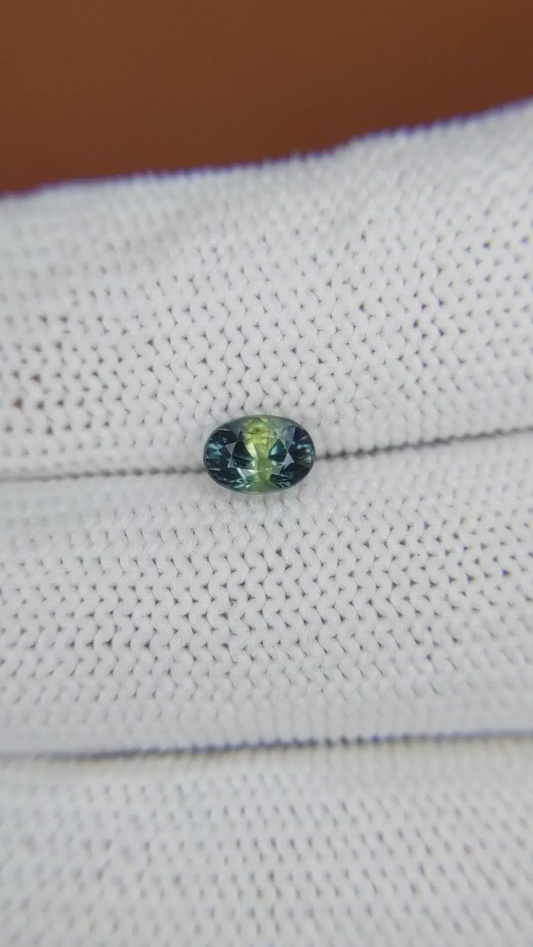 0.90 Ct. Bi Color / Parti Sapphire from Ceylon (Sri Lanka) Size Video