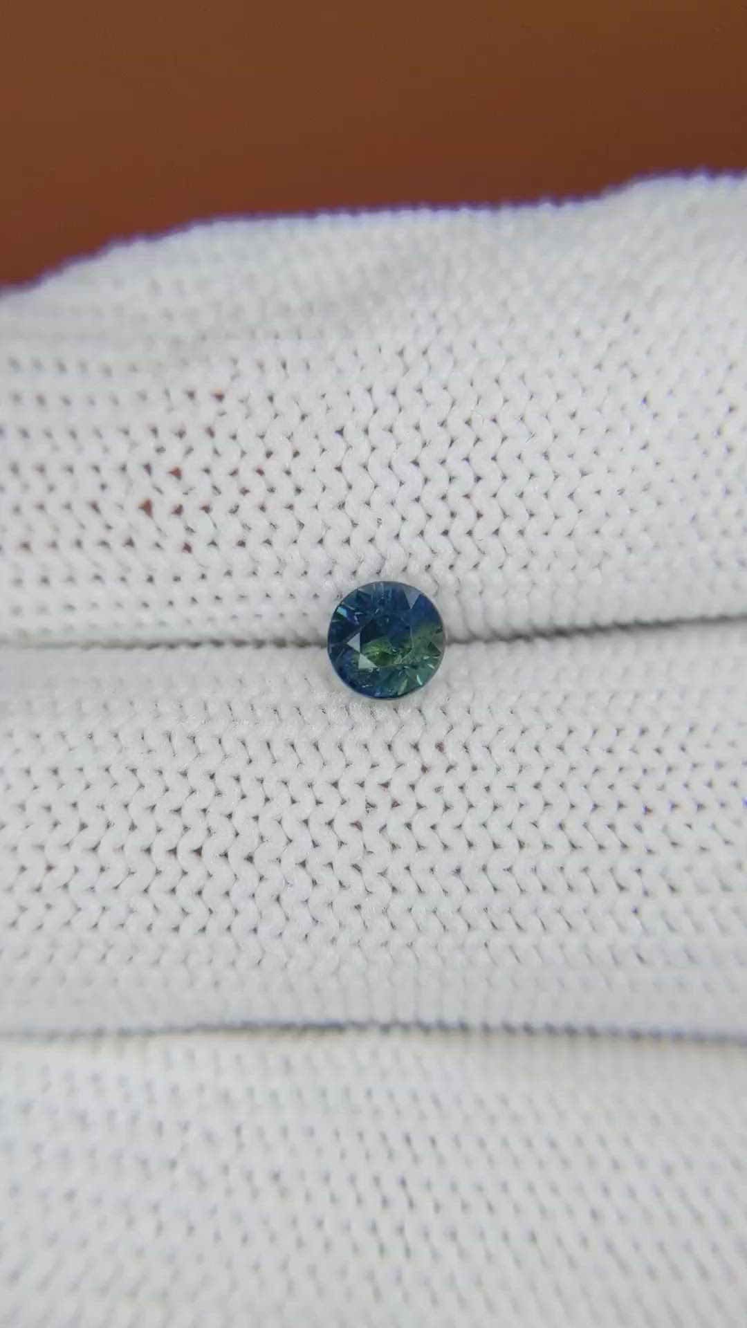 0.65 Ct. Bi Color / Parti Sapphire from Ceylon (Sri Lanka) Size Video