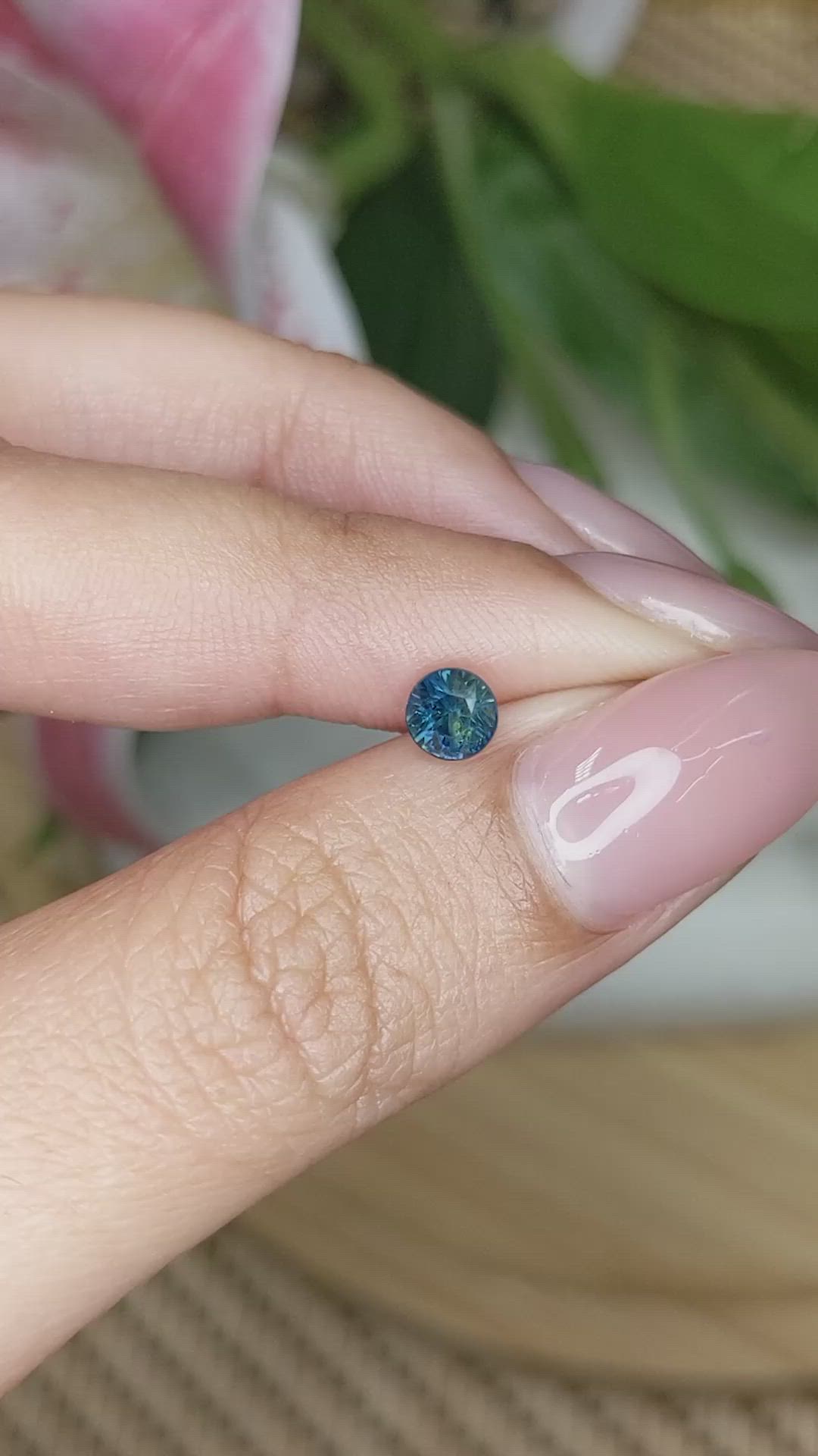 0.65 Ct. Bi Color / Parti Sapphire from Ceylon (Sri Lanka) Size Video