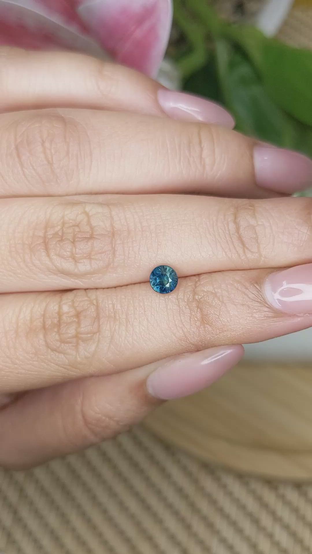 0.65 Ct. Bi Color / Parti Sapphire from Ceylon (Sri Lanka) Size Video