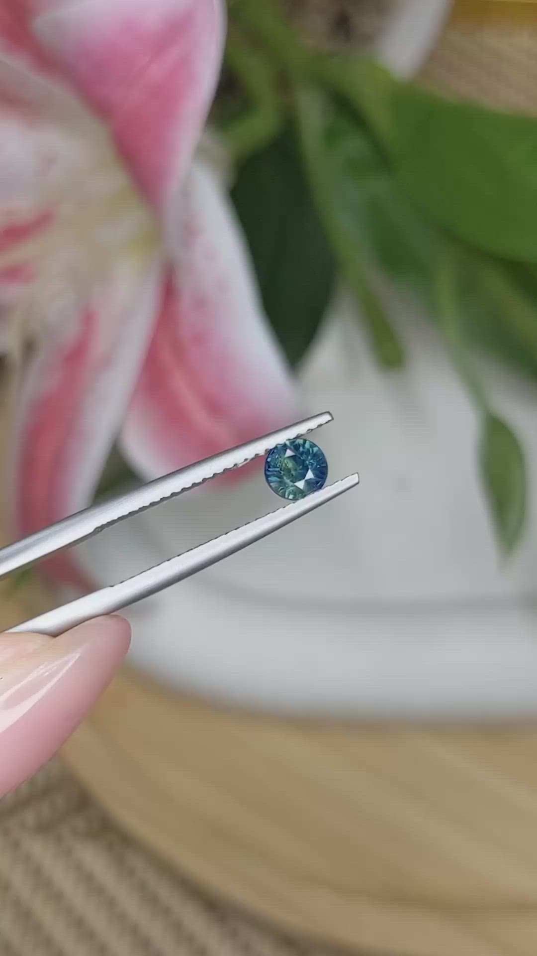 0.65 Ct. Bi Color / Parti Sapphire from Ceylon (Sri Lanka) Size Video