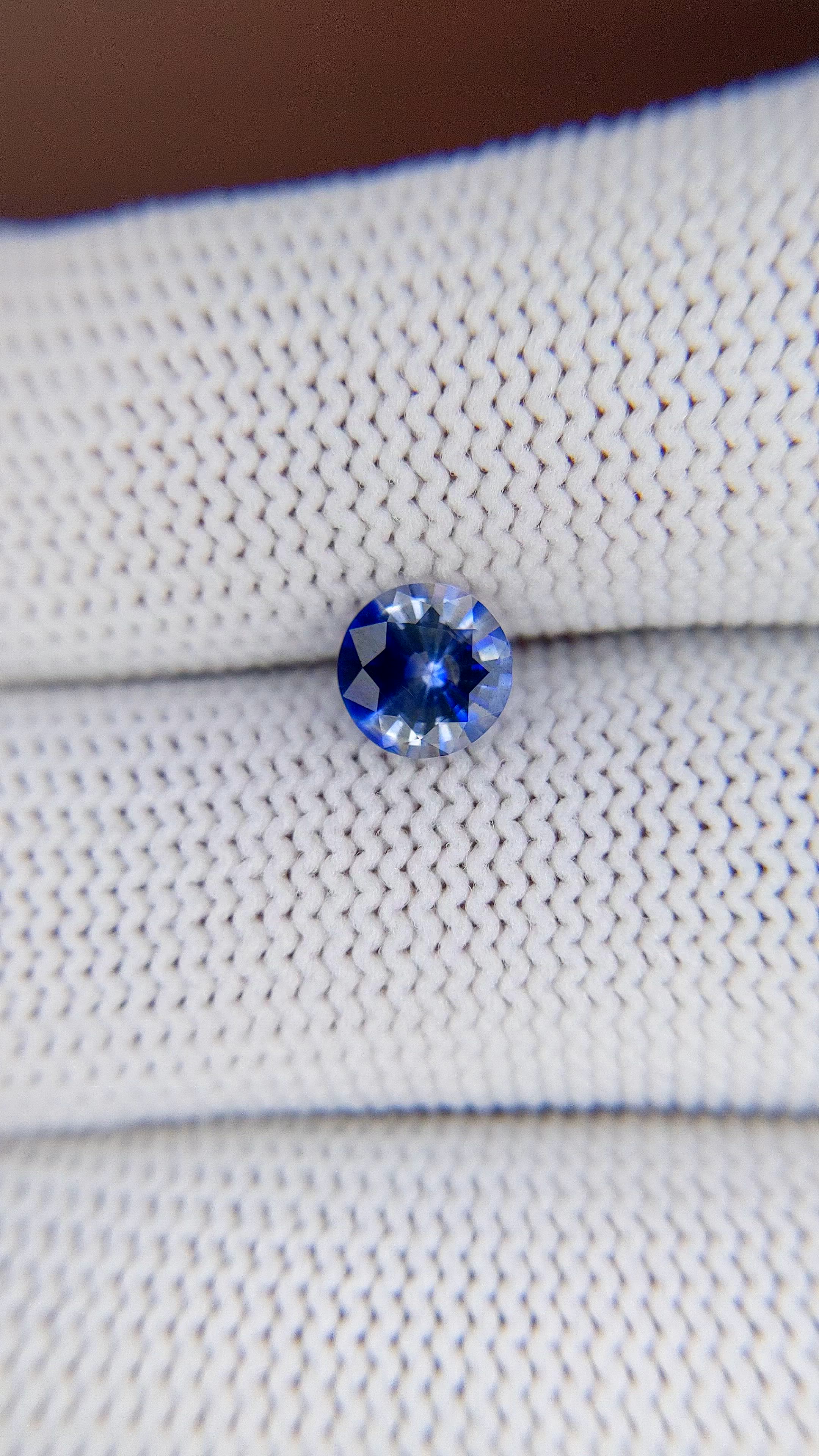 1.02 Ct. Bi Color / Parti Sapphire from Ceylon (Sri Lanka) Size Video