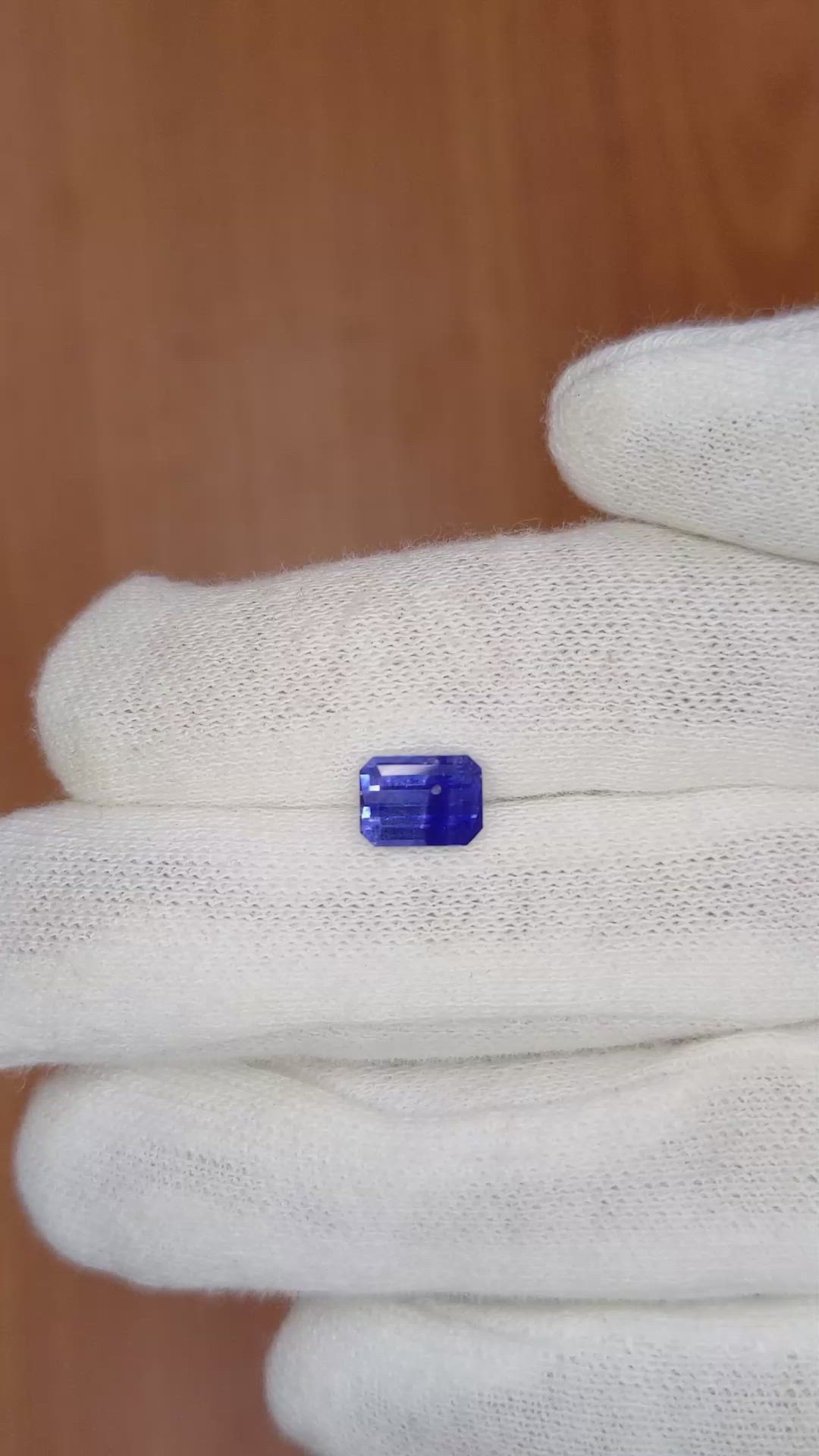 1.51 Ct. Bi Color Sapphire from Ceylon (Sri Lanka) Size Video