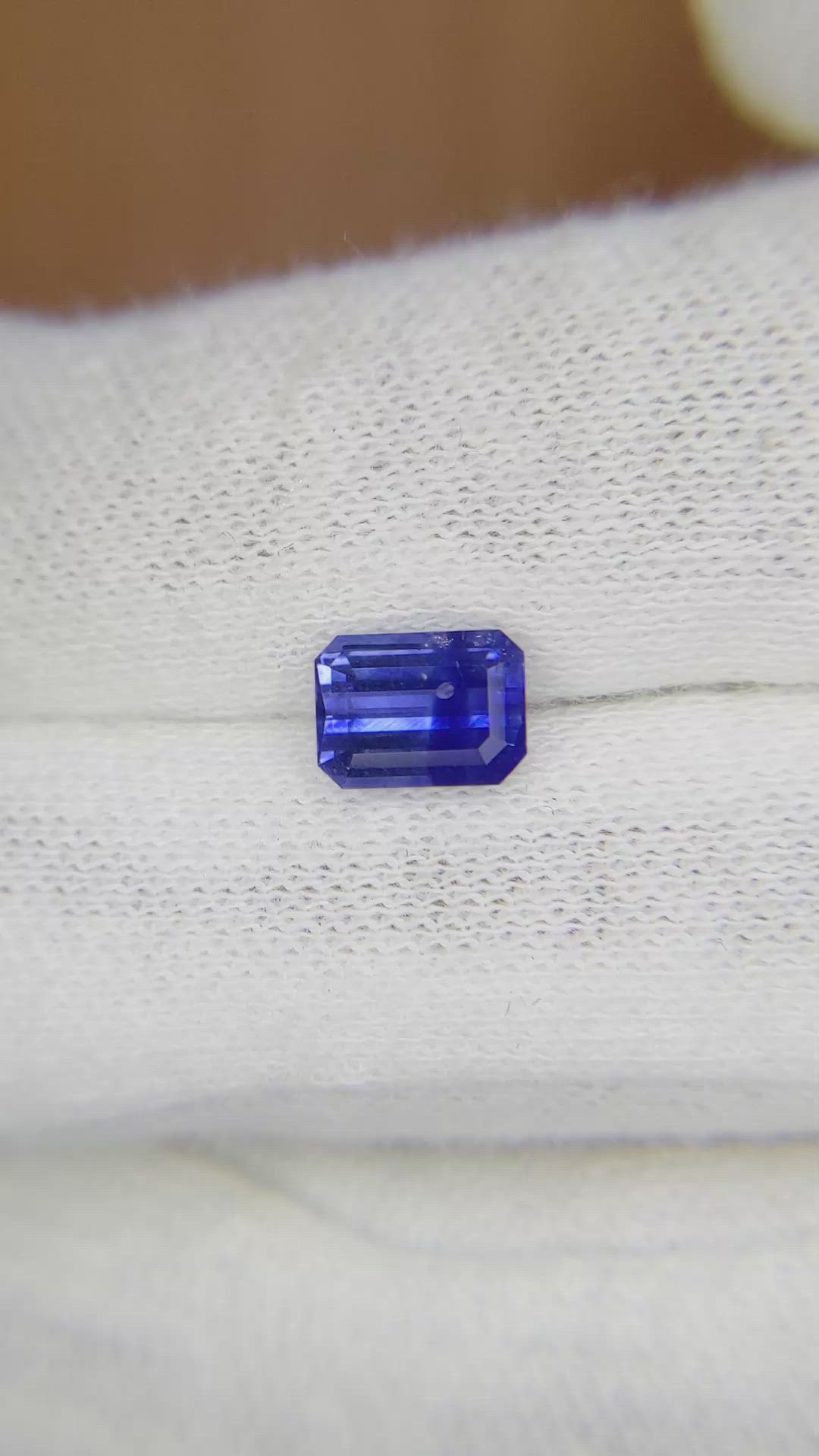 1.51 Ct. Bi Color Sapphire from Ceylon (Sri Lanka) Size Video