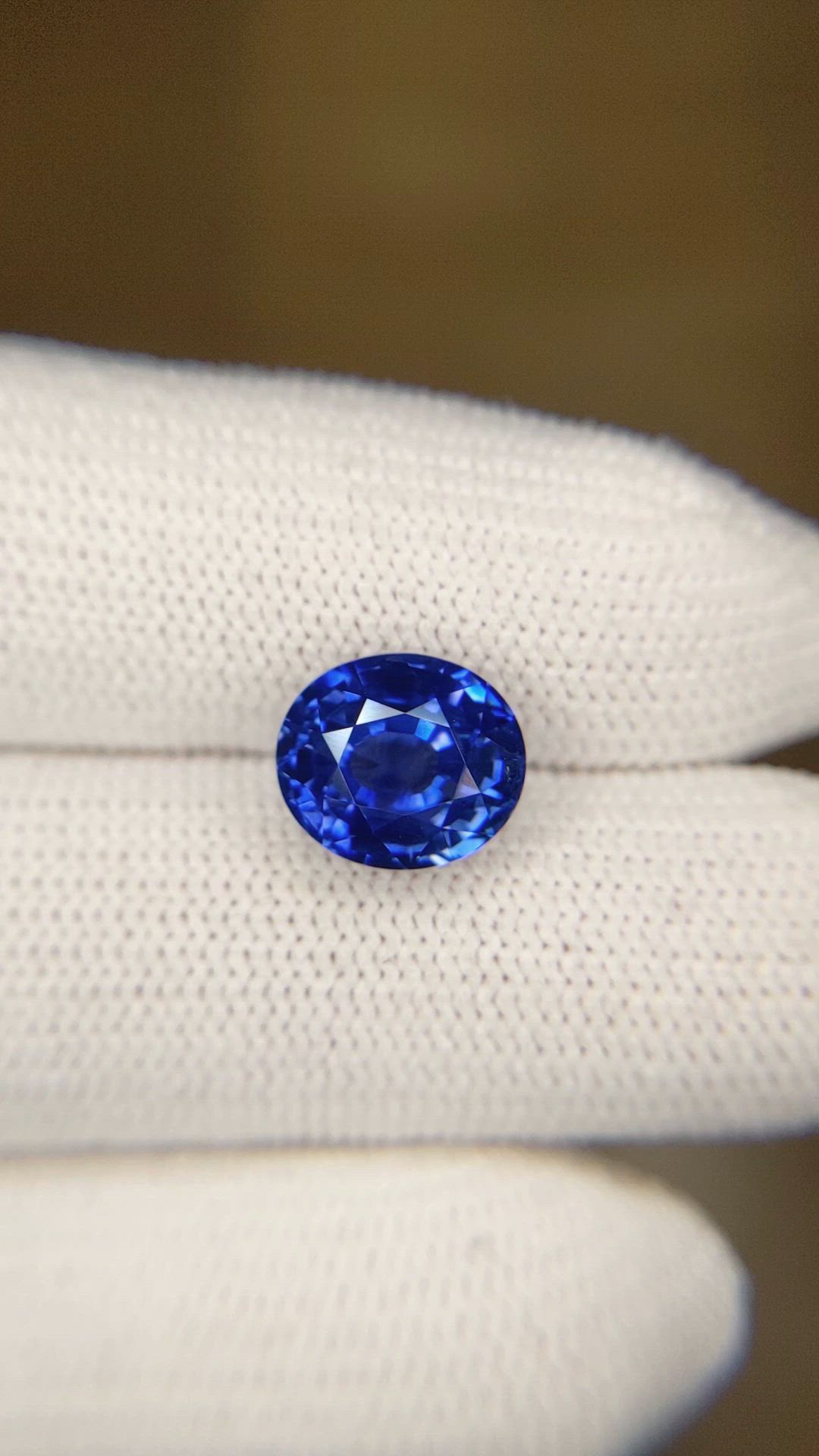 4.54 Ct. Blue Sapphire from Ceylon (Sri Lanka) Size Video