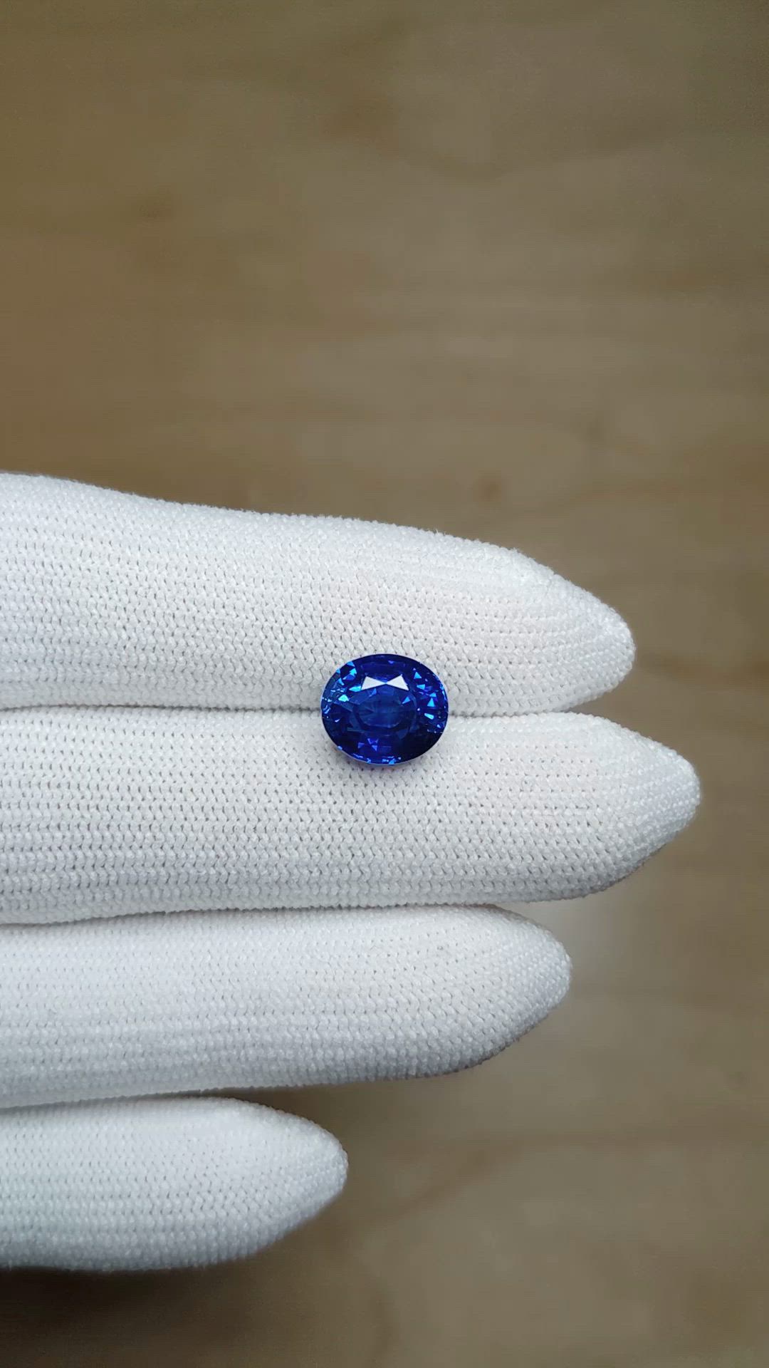 4.54 Ct. Blue Sapphire from Ceylon (Sri Lanka) Size Video