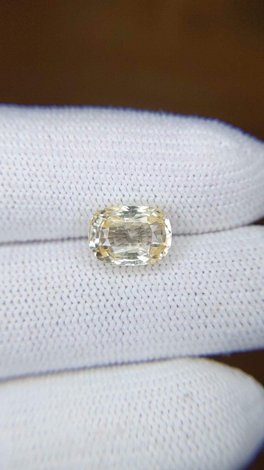 3.27 Ct. Yellow Sapphire from Ceylon (Sri Lanka) Size Video