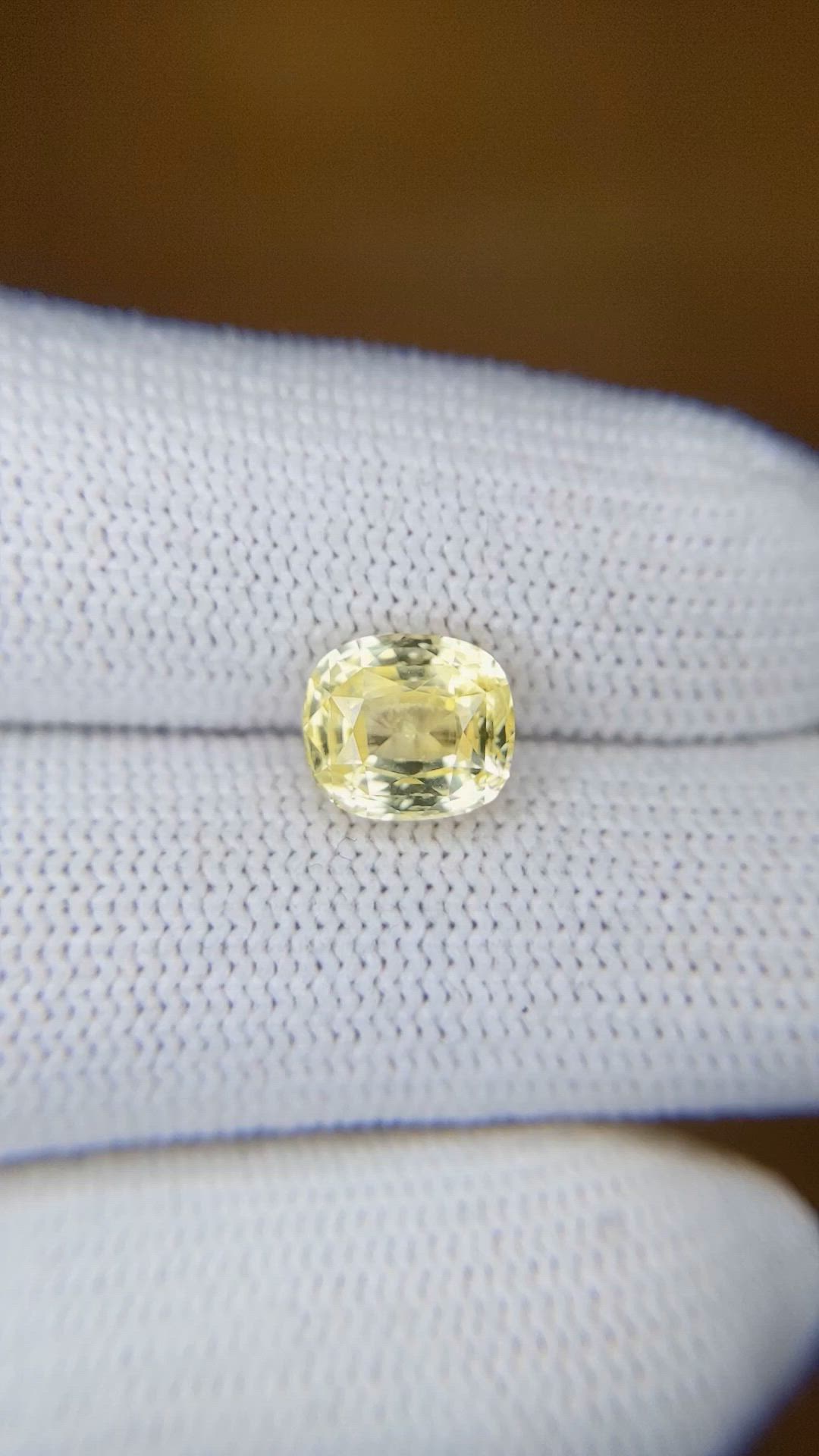 2.74 Ct. Yellow Sapphire from Ceylon (Sri Lanka) Size Video