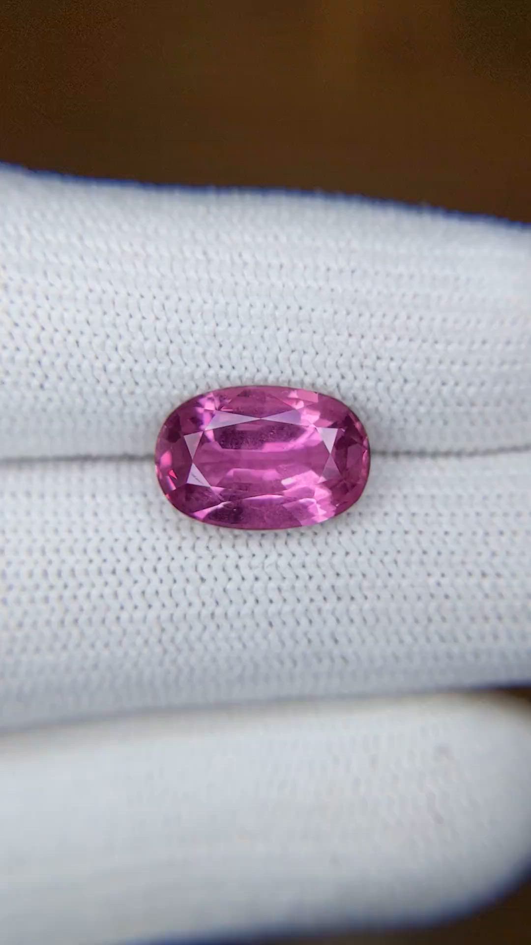 5.20 Ct. Pinkish Purple Sapphire from Ceylon (Sri Lanka) Size Video
