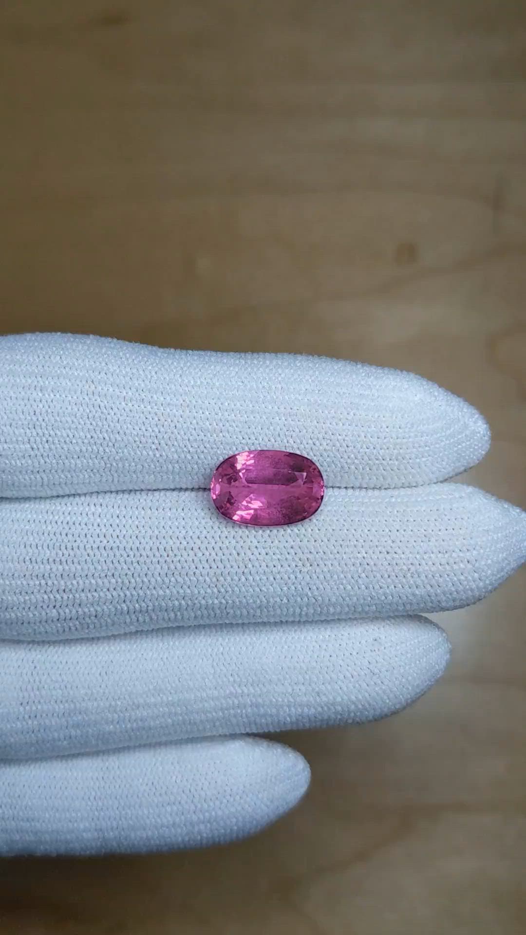 5.20 Ct. Pinkish Purple Sapphire from Ceylon (Sri Lanka) Size Video