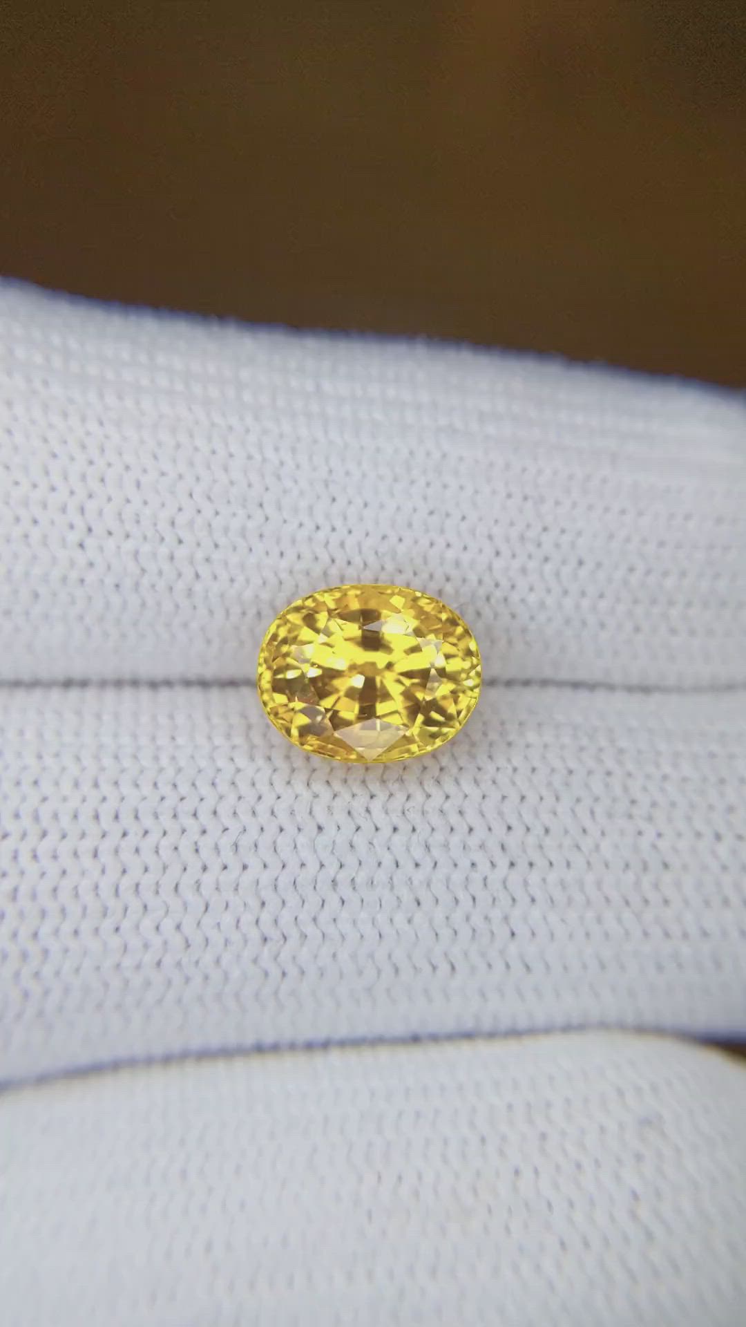 3.23 Ct. Orangish Yellow Sapphire from Ceylon (Sri Lanka) Size Video