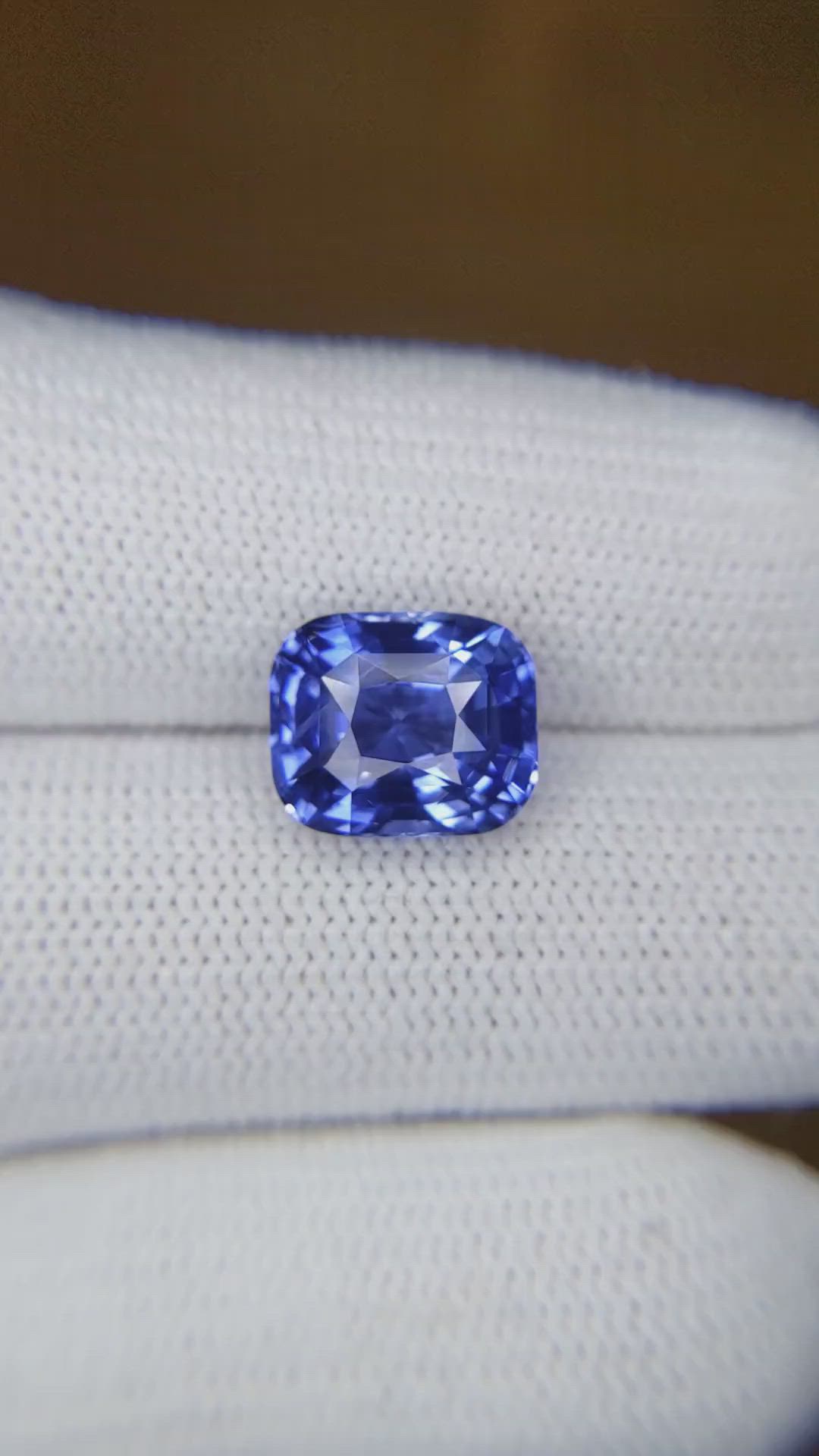 5.17 Ct. Blue Sapphire from Ceylon (Sri Lanka) Size Video