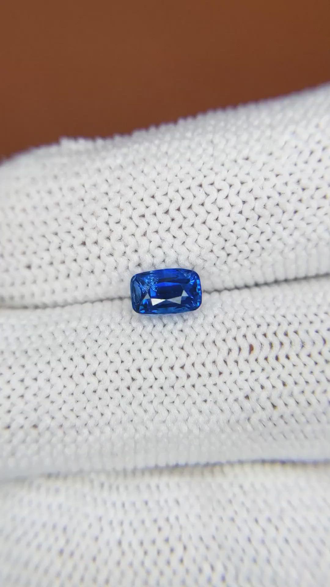 1.03 Ct. Blue Sapphire from Ceylon (Sri Lanka) Size Video