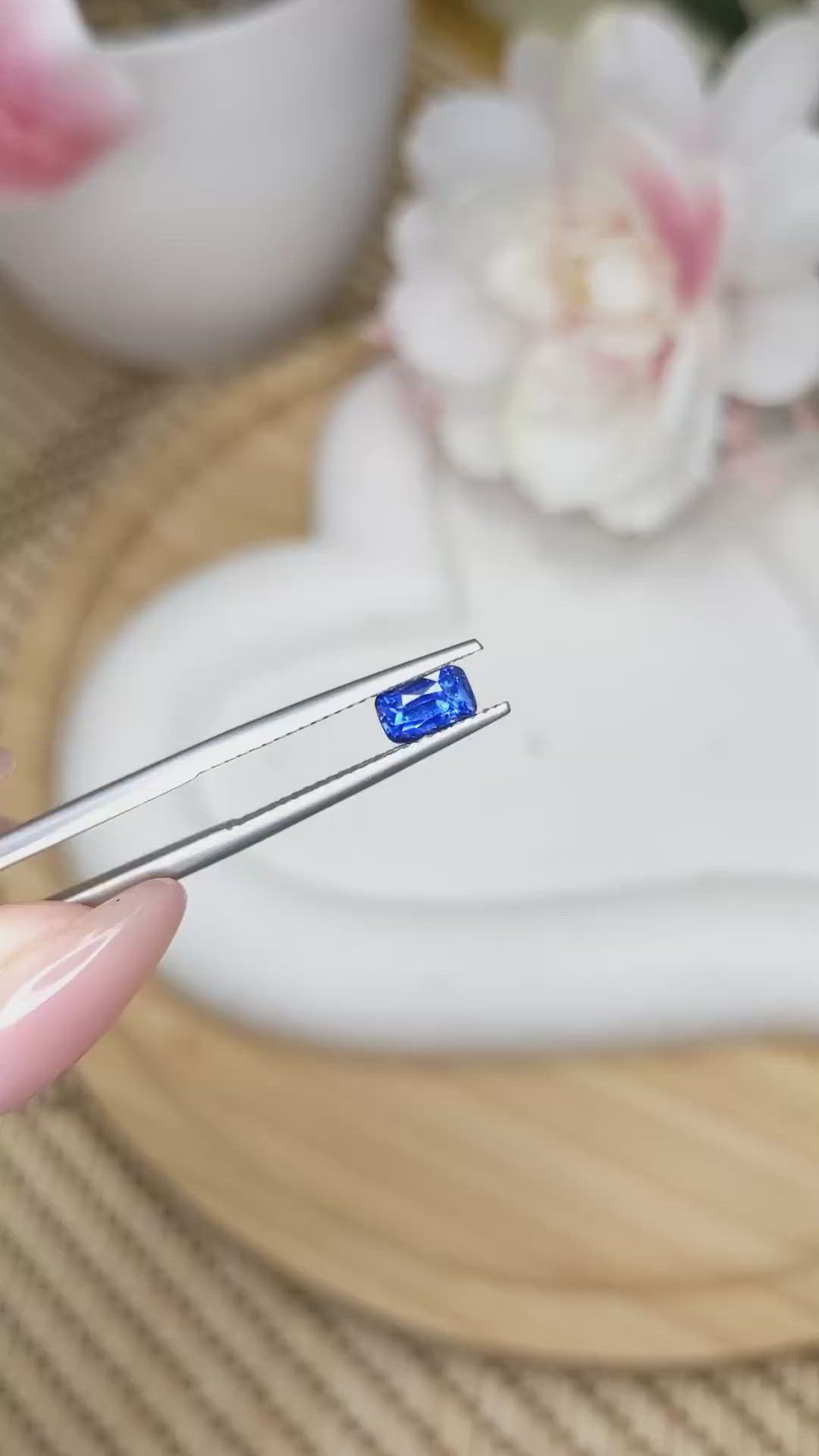 1.03 Ct. Blue Sapphire from Ceylon (Sri Lanka) Size Video