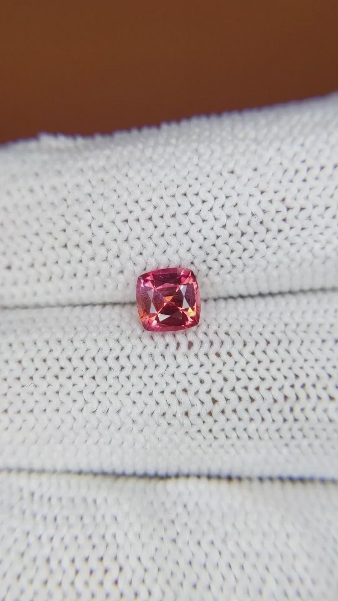 0.92 Ct. Padparadscha Sapphire from Ceylon (Sri Lanka) Size Video