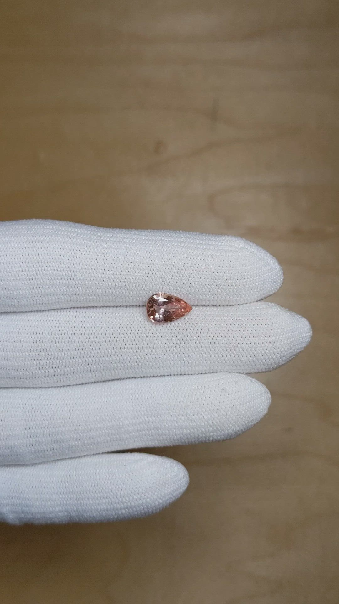 1.67 Ct. Padparadscha Sapphire from Ceylon (Sri Lanka) Size Video