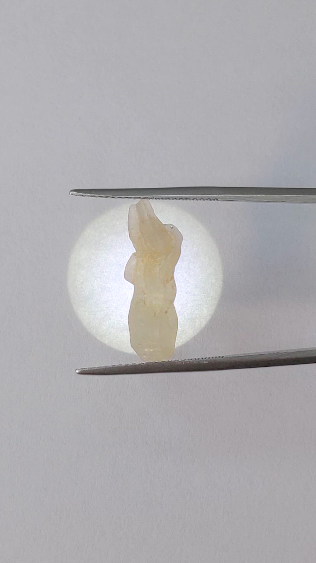 7.26 Ct. Yellow Sapphire from Ceylon (Sri Lanka) Size Video
