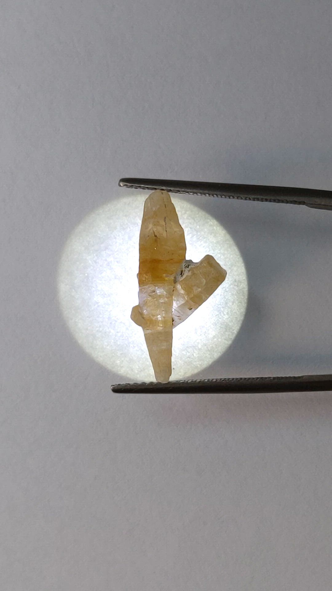 5.85 Ct. Yellow Sapphire from Ceylon (Sri Lanka) Size Video
