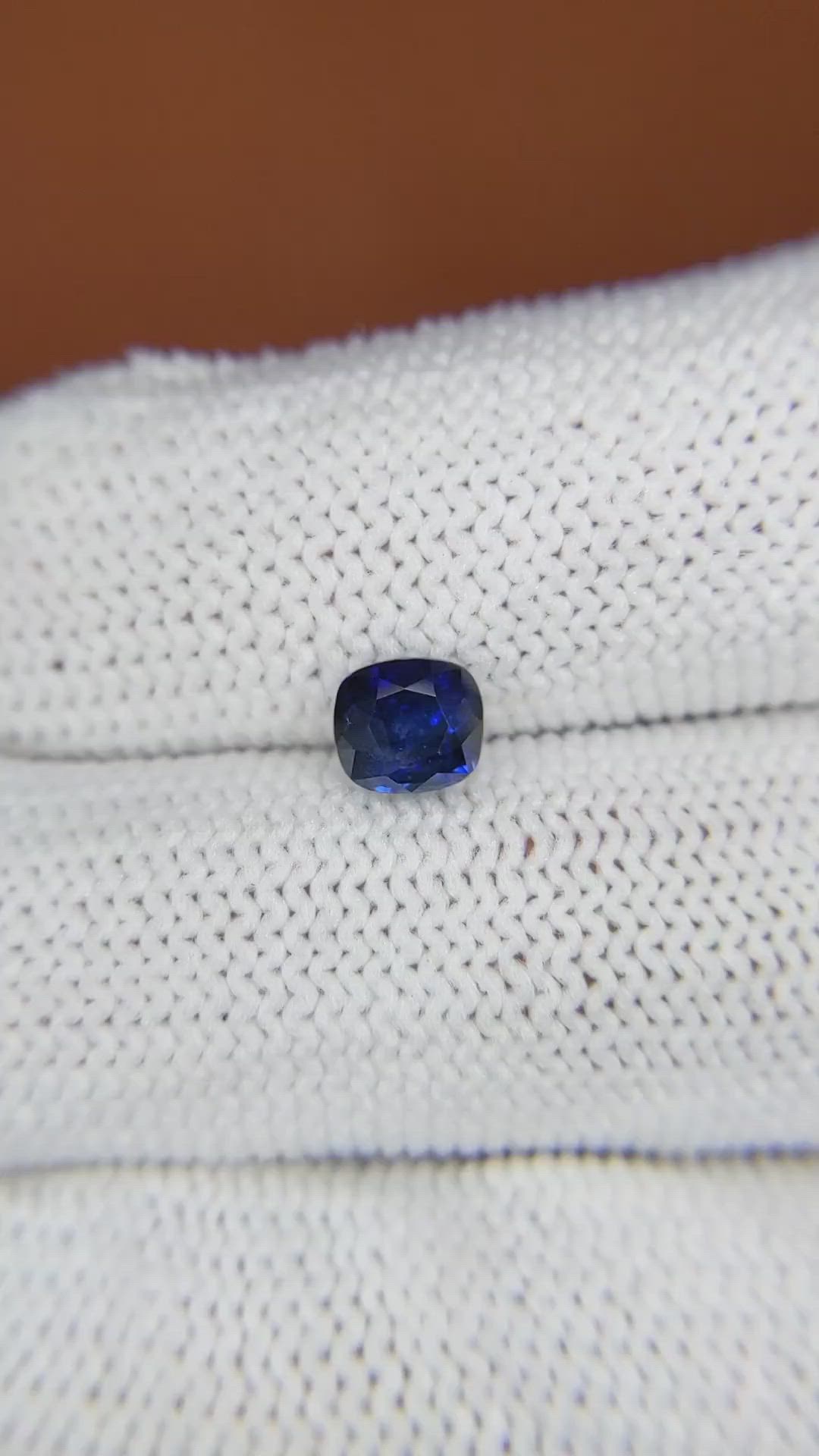 1.07 Ct. Blue Sapphire from Ceylon (Sri Lanka) Size Video