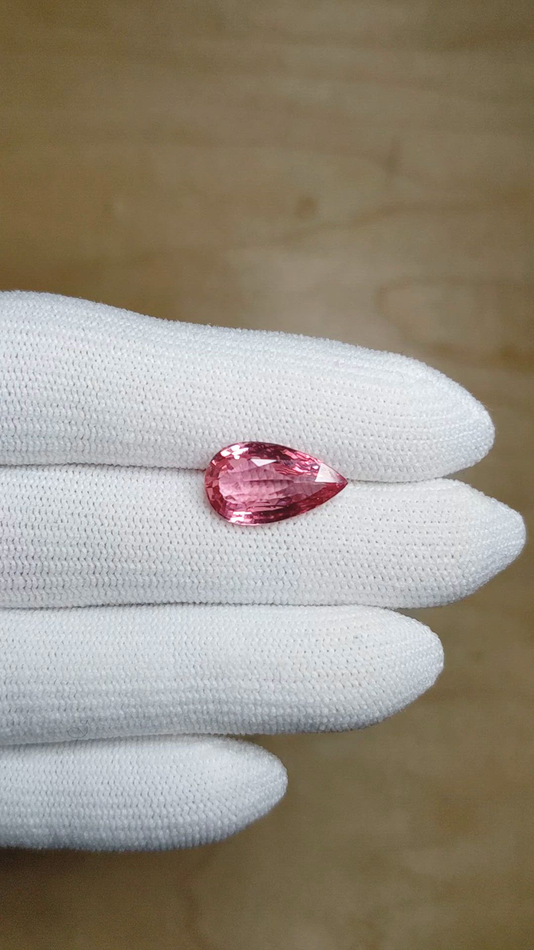 4.55 Ct. Padparadscha Sapphire from Ceylon (Sri Lanka) Size Video