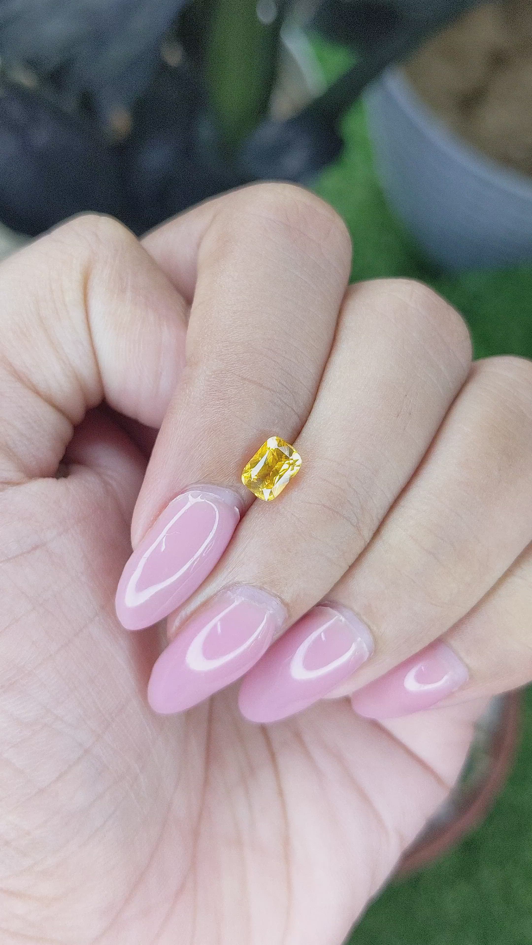 1.01 Ct. Yellow Sapphire from Ceylon (Sri Lanka) Size Video