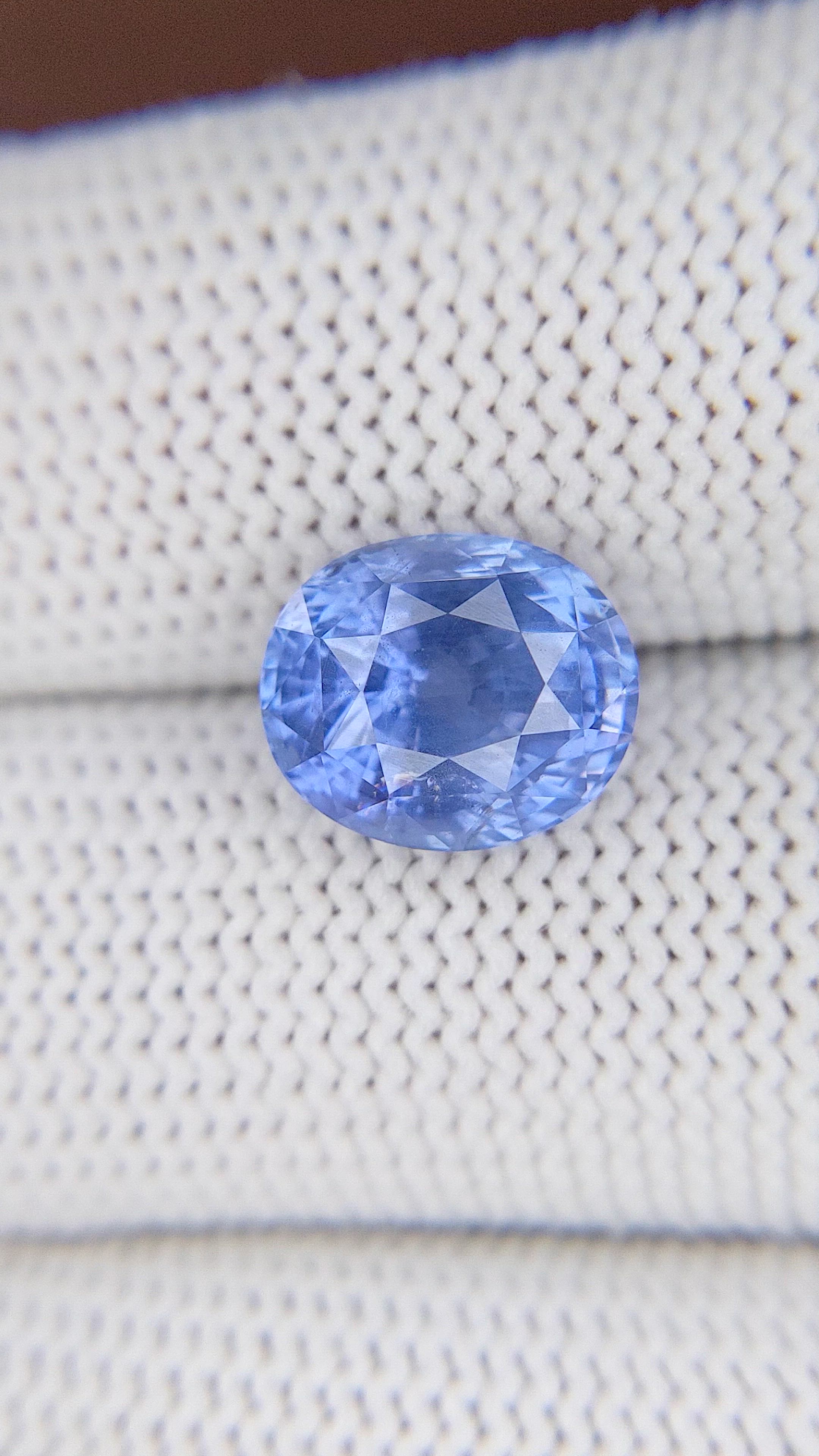 5.21 Ct. Blue Sapphire from Ceylon (Sri Lanka) Size Video