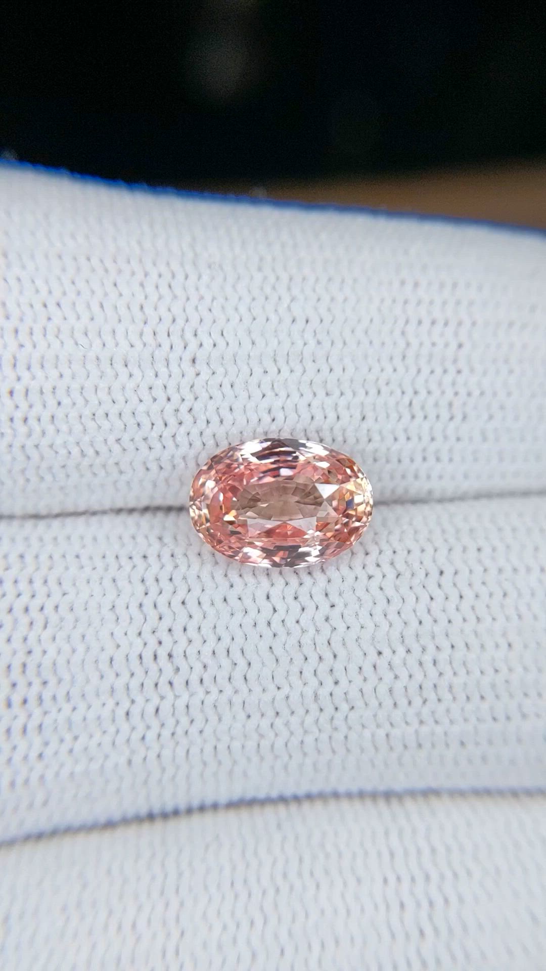 3.54 Ct. Padparadscha Sapphire from Ceylon (Sri Lanka) Size Video