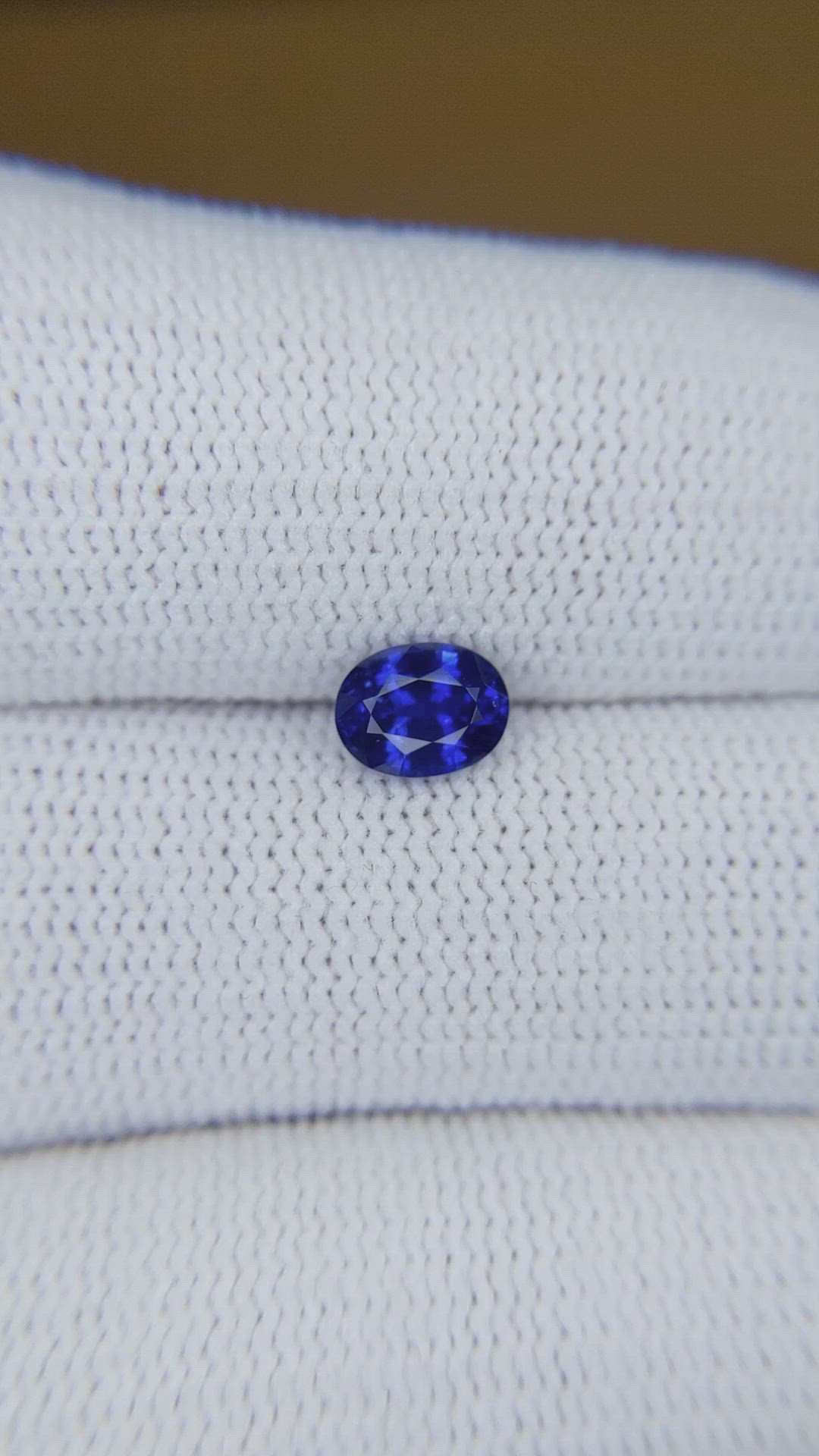 0.93 Ct. Blue Sapphire from Ceylon (Sri Lanka) Size Video