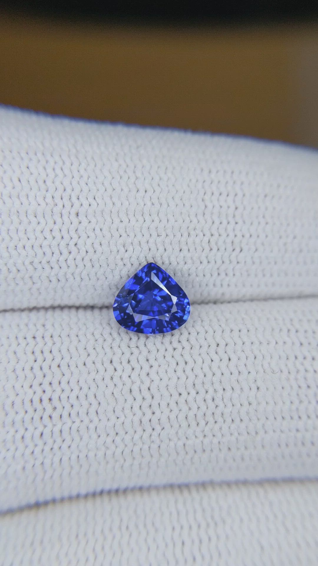1.27 Ct. Blue Sapphire from Ceylon (Sri Lanka) Size Video